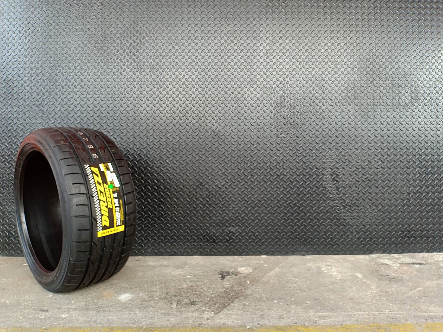 DUNLOP DZ102 255/35R18 ยางปี19 ลดราคาพิเศษ