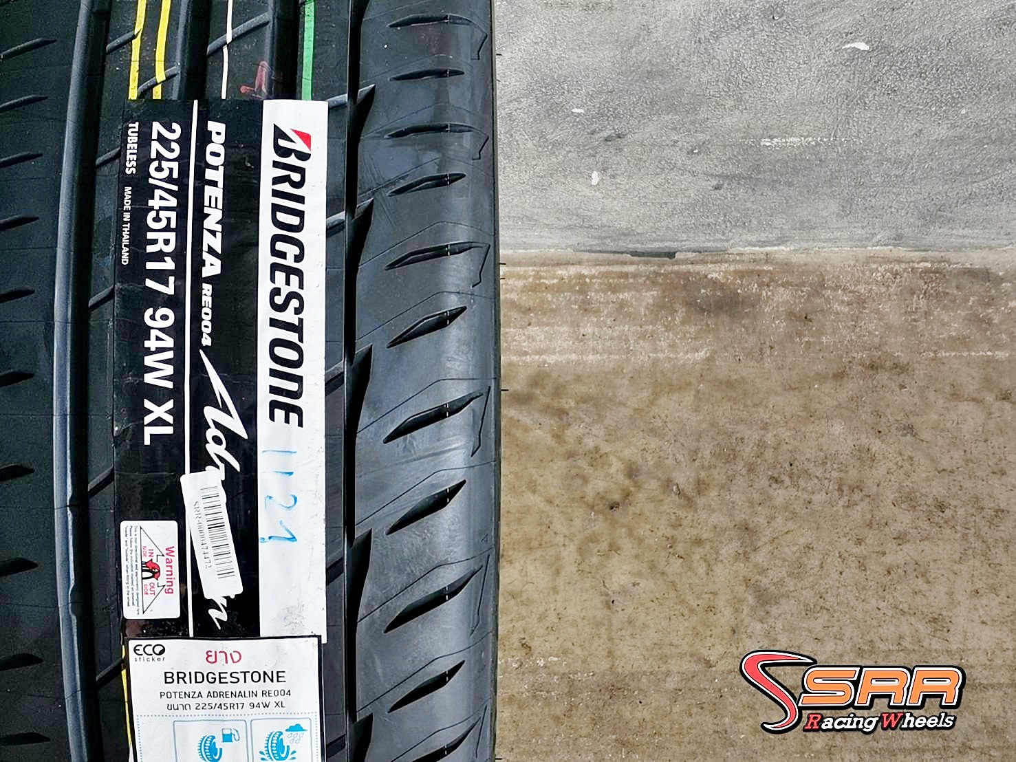 BRIDGESTONE RE004 225/45R17 ยางใหม่ปี2021 ราคาพิเศษ