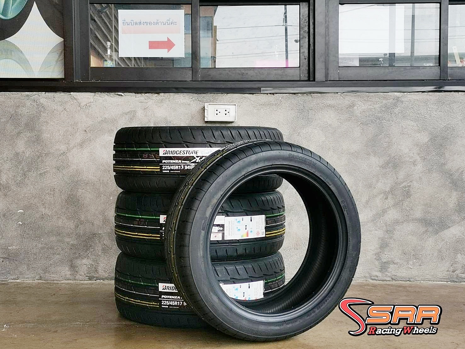 BRIDGESTONE RE004 225/45R17 ยางใหม่ปี2021 ราคาพิเศษ