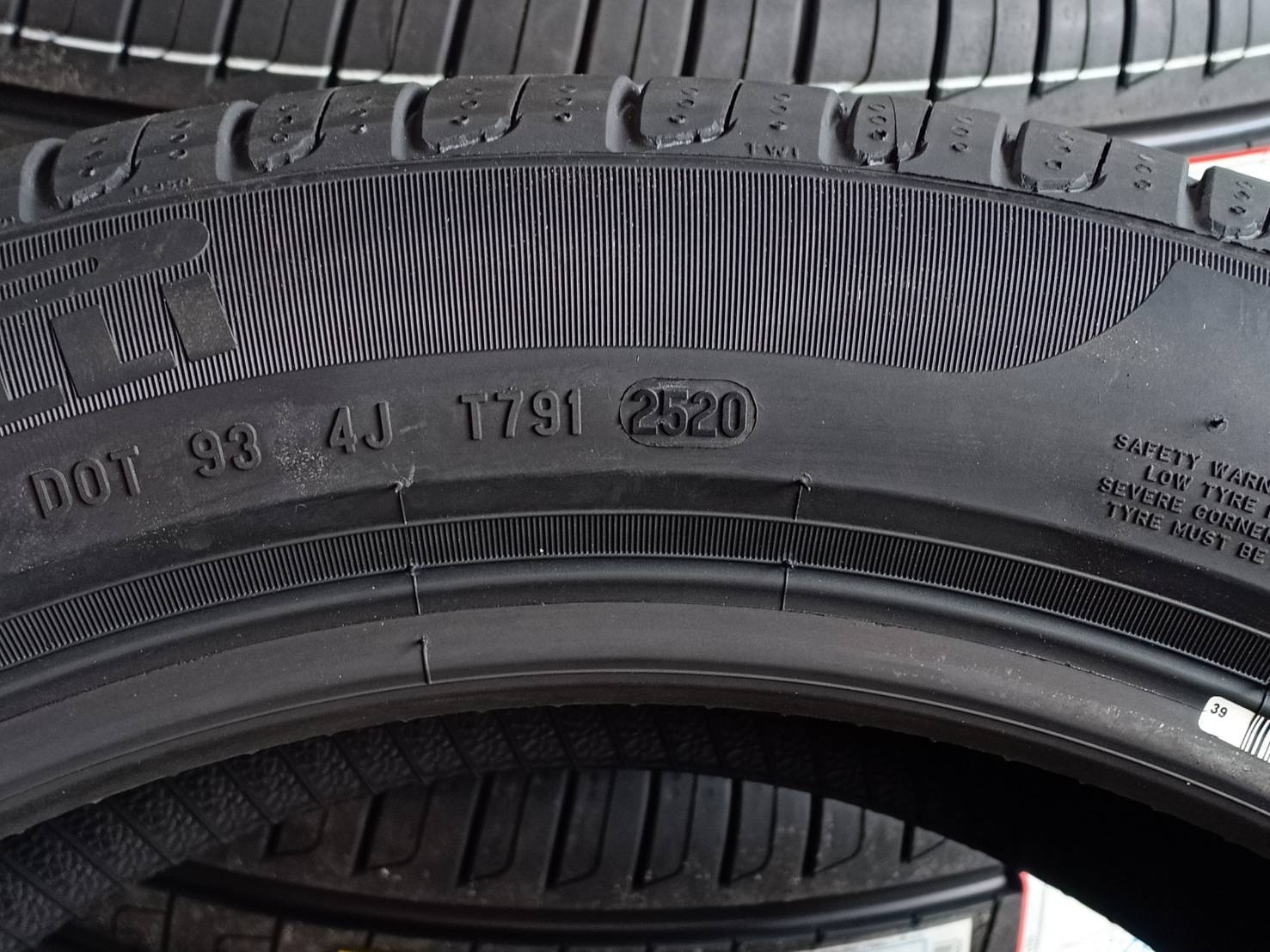 PIRELLI CINTURATO P7 R-F (MOE) 245/45R18 ยางใหม่ปี20 ราคาพิเศษ