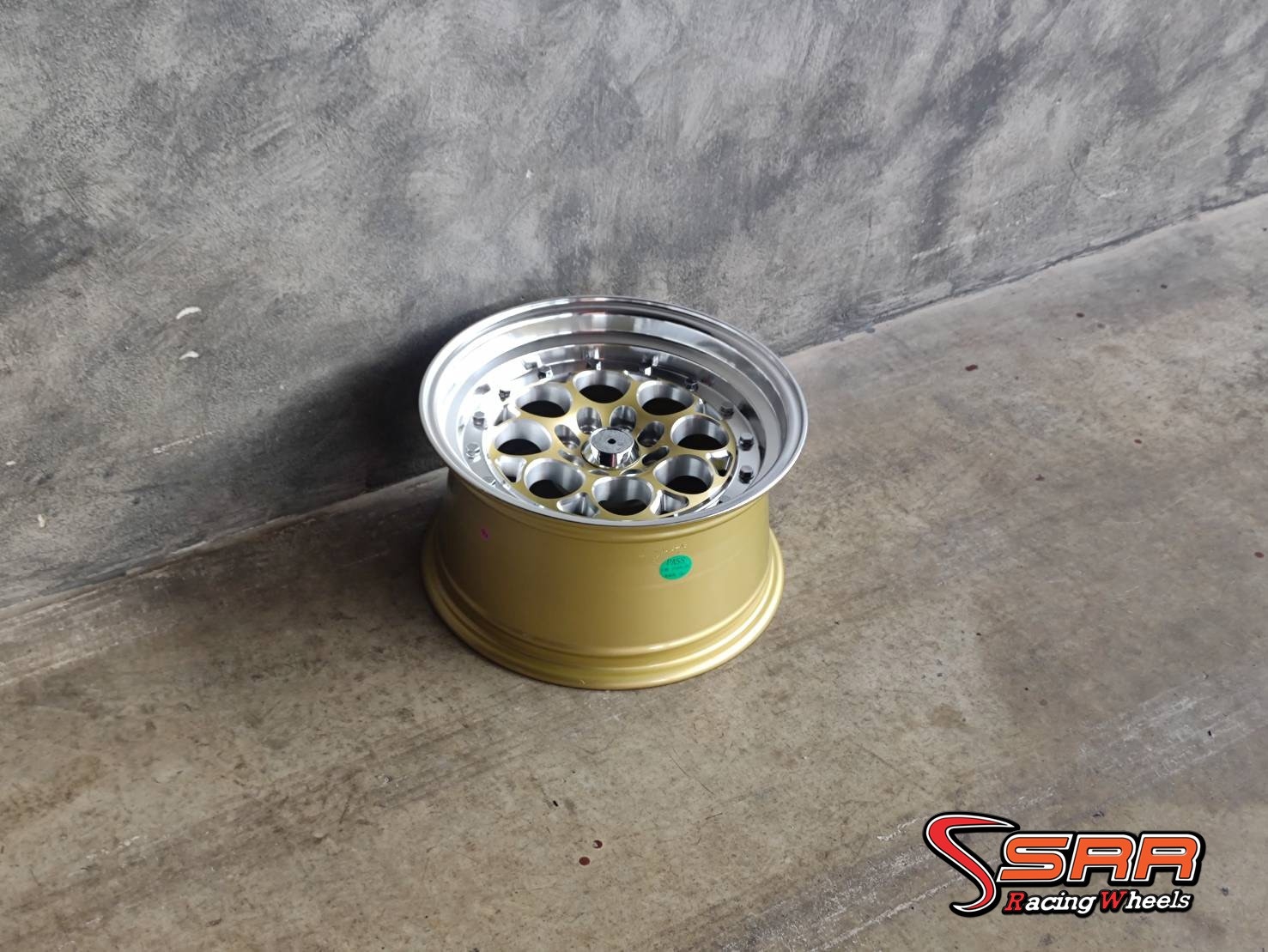 WELD MAGNUM DRAG 15x8 8H100 ET20 สีทองหมุดเงิน