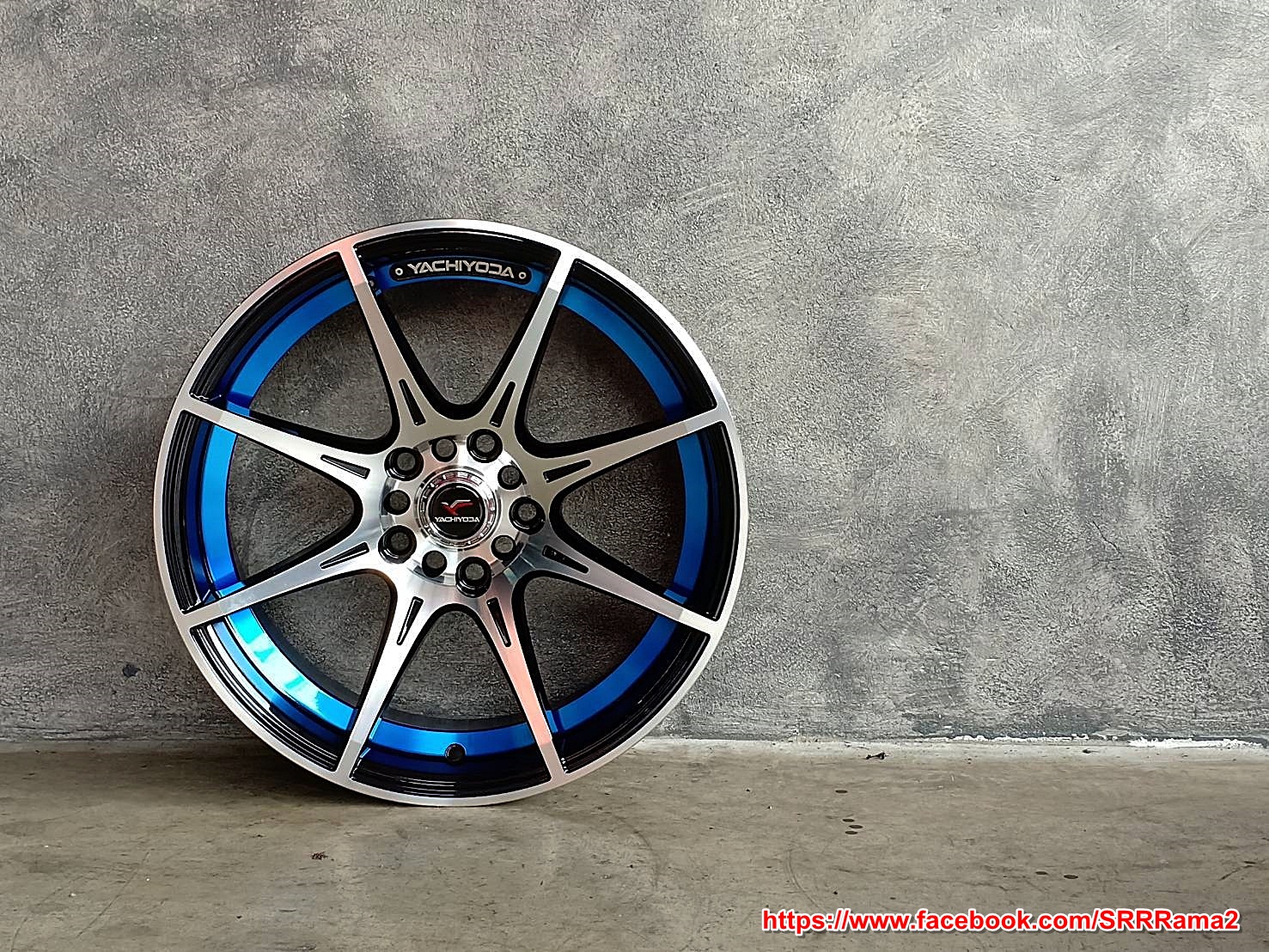 LW-01X YACHIYODA ขอบ17 ET30 10H100/114.3 สีดำกลึงหน้าเงาท้องฟ้า