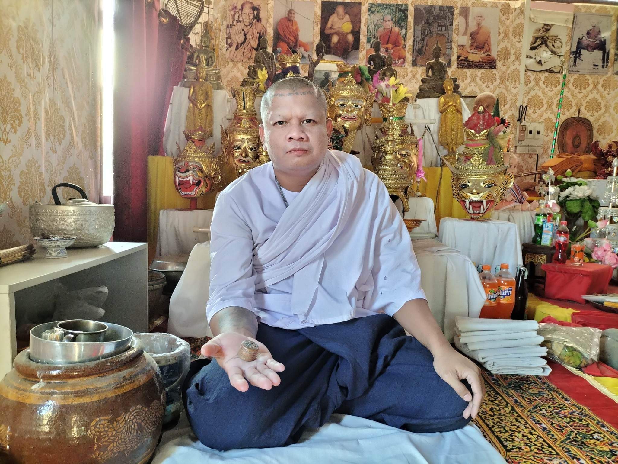 สีผึ้งลงเสน่ห์ อาจารย์เขมร