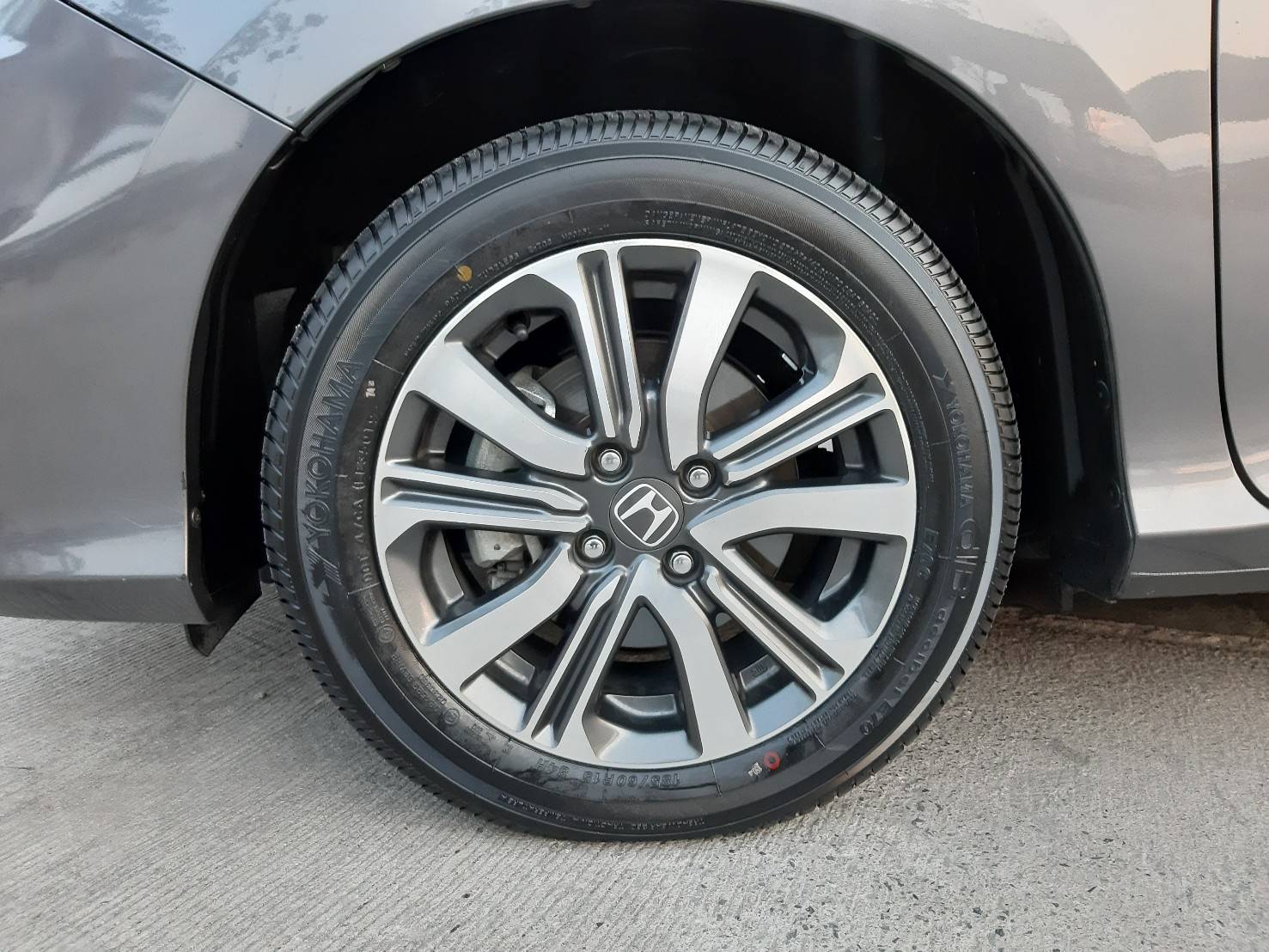 YOKOHAMA db decibel E70 185/60R15 ยางใหม่ปี20 ลดราคาพิเศษ