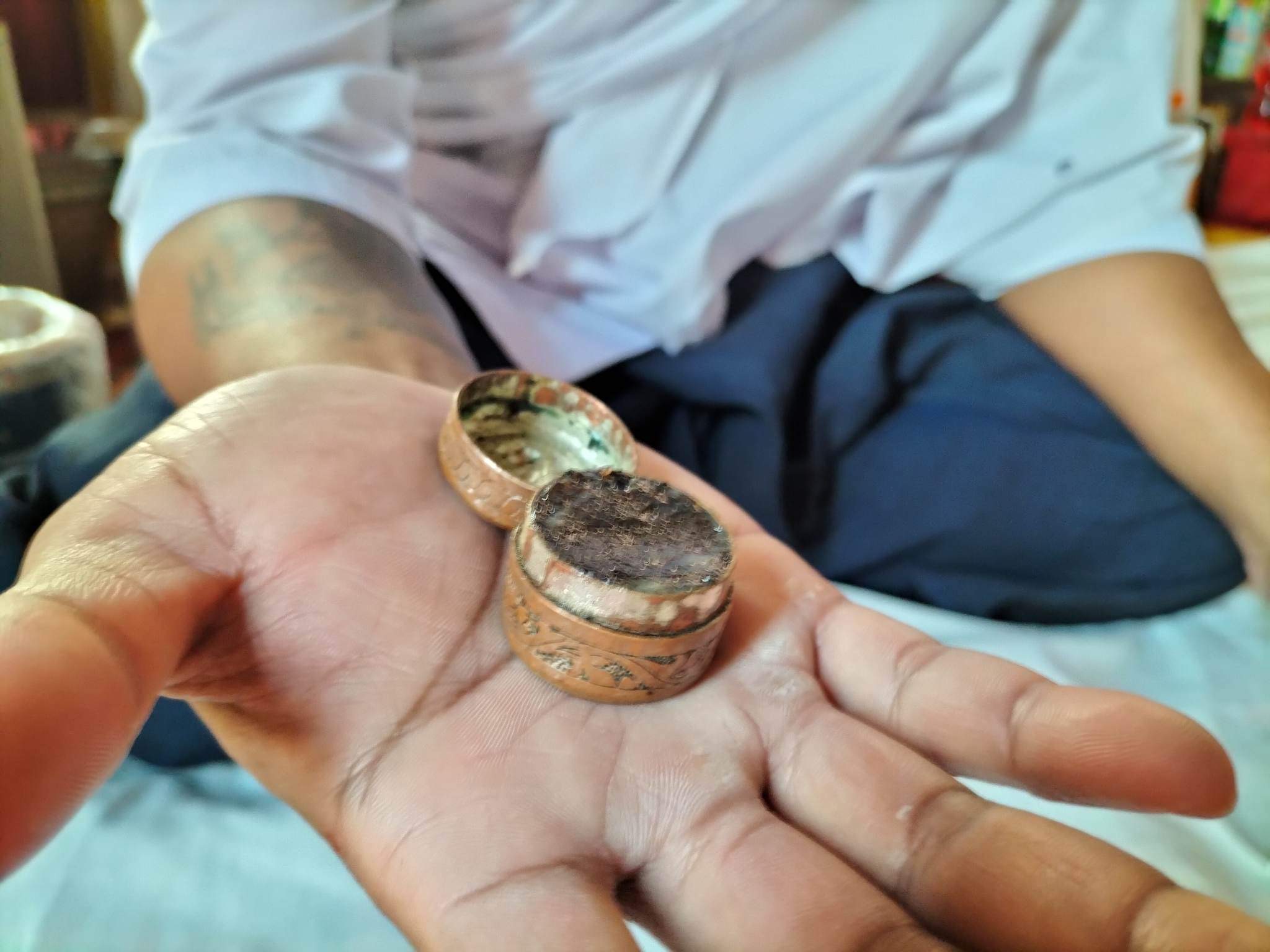 สีผึ้งลงเสน่ห์ อาจารย์เขมร