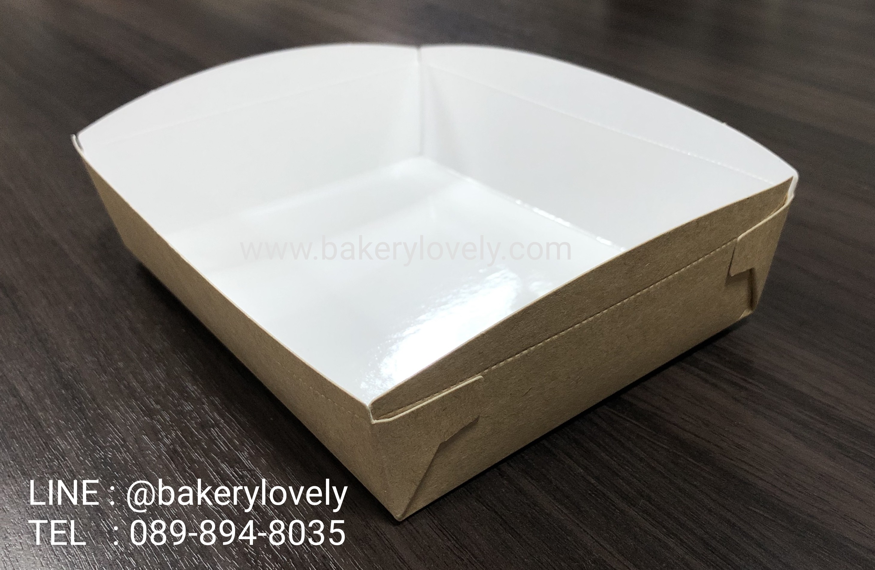ถาดกระดาษ สีน้ำตาล 15.5x11.5x5 cm ขอบนูน ( เคลือบในขาว )