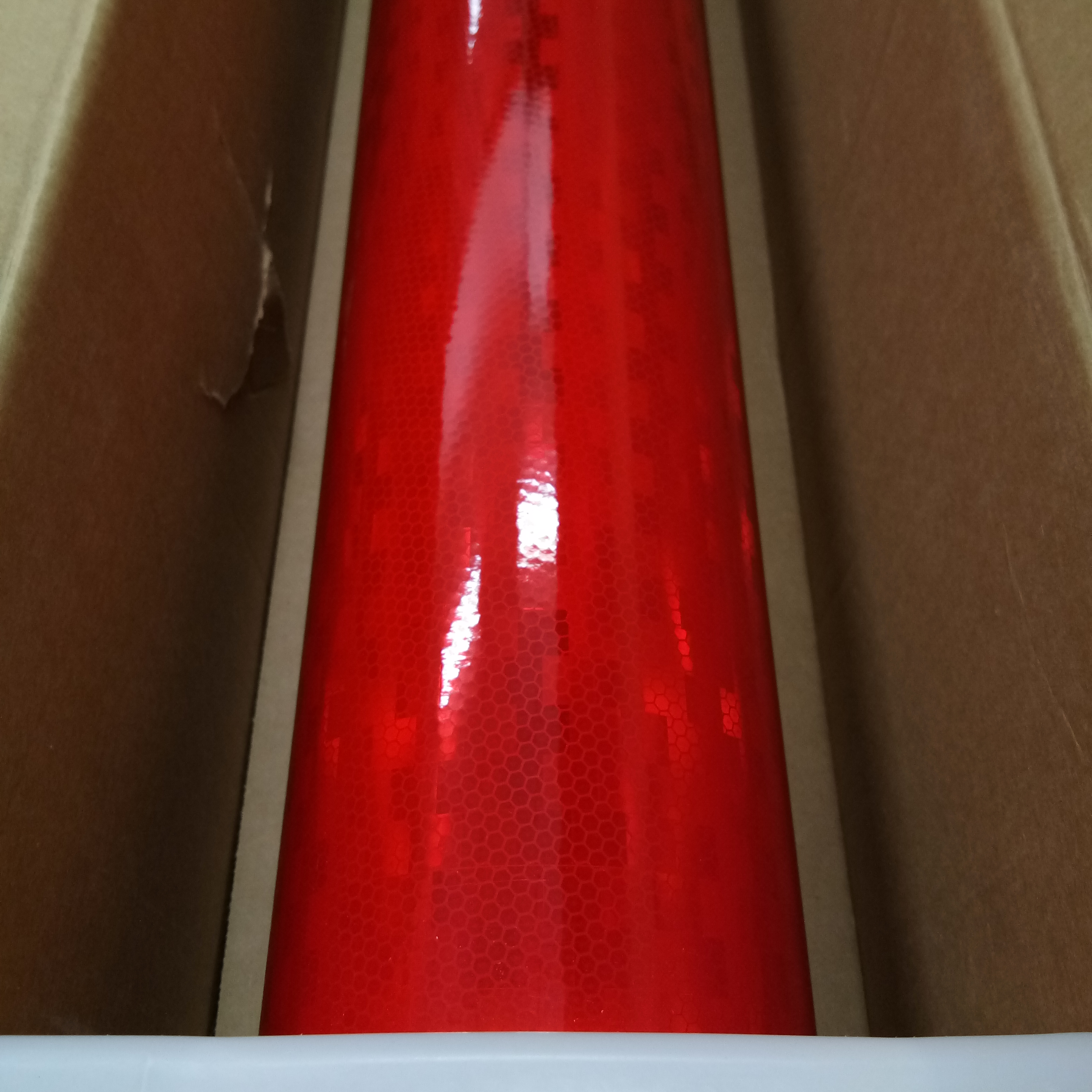 สติ๊กเกอร์สะท้อนแสง AVERY PEG สีแดง - Prismatic Engineer GRADE งานจราจร AVERY DENISON