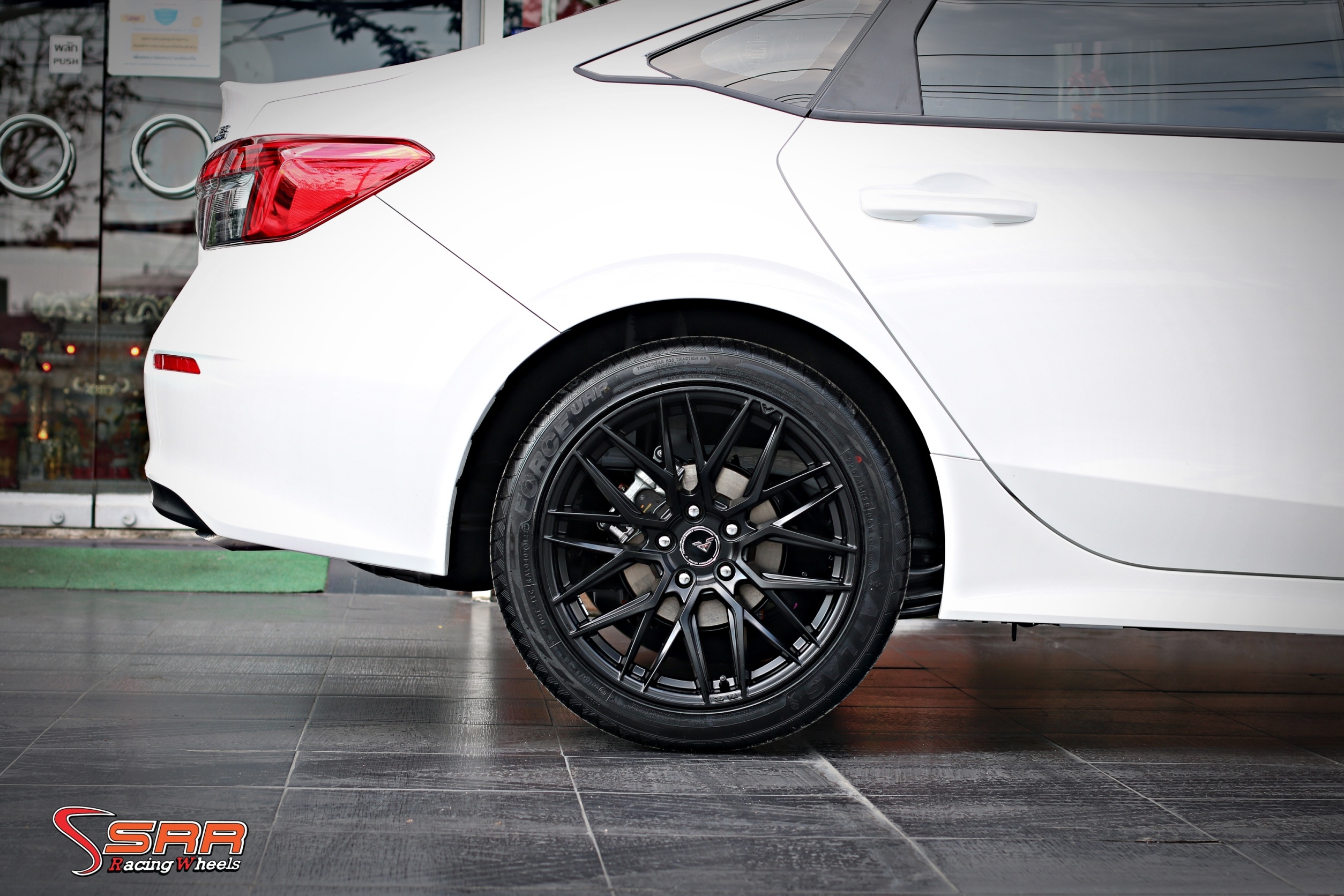 Vorsteiner V-FF 107 ขอบ18 5H113 ET38 MB มีจำหน่ายที่ร้านSRR