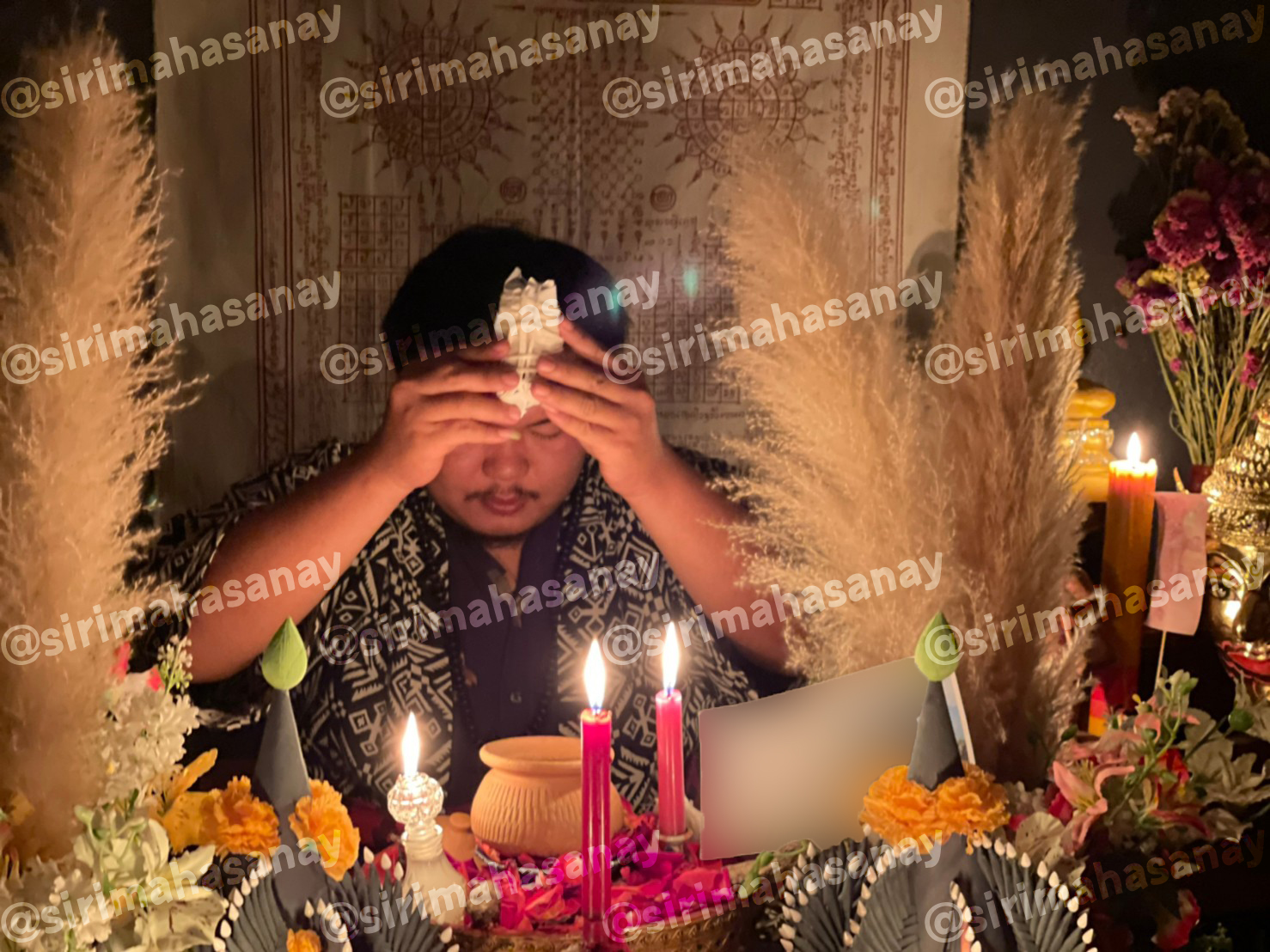 พิธีหอมดอกฮัก อาจารย์เสก สำนักสักยันต์ป๋ารมีเศรษฐีเรือนคำ