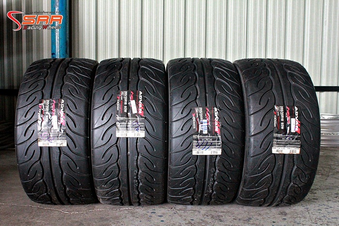 YOKOHAMA AD08R 265/35R18