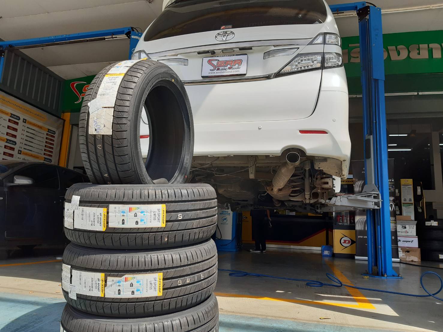 DUNLOP LM705 235/50R18 ยางญี่ปุ่นปี19 ลดราคาพิเศษ