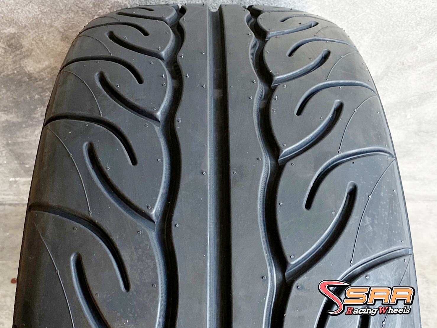 YOKOHAMA ADVAN AD08RS 255/55R18 ยางใหม่ปี20 ลดราคาพิเศษ