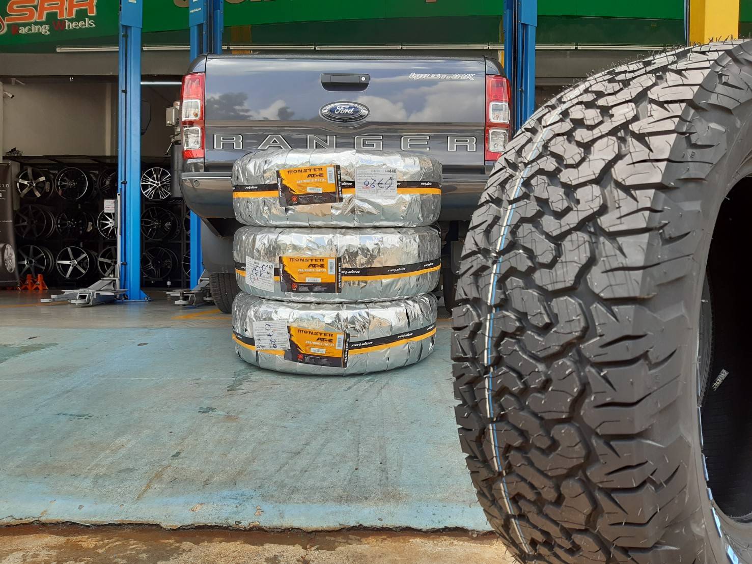MONSTER TIRES ALL TERRAIN AT-2 265/65R18 ยางปี20 ราคาพิเศษ