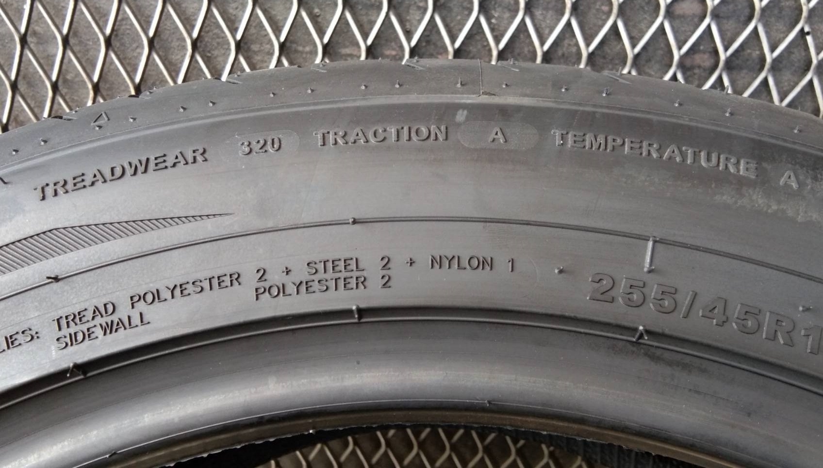 GT RADIAL SportActive 255/45R18 ปี19 ราคาเส้นละ 2,900 บาท