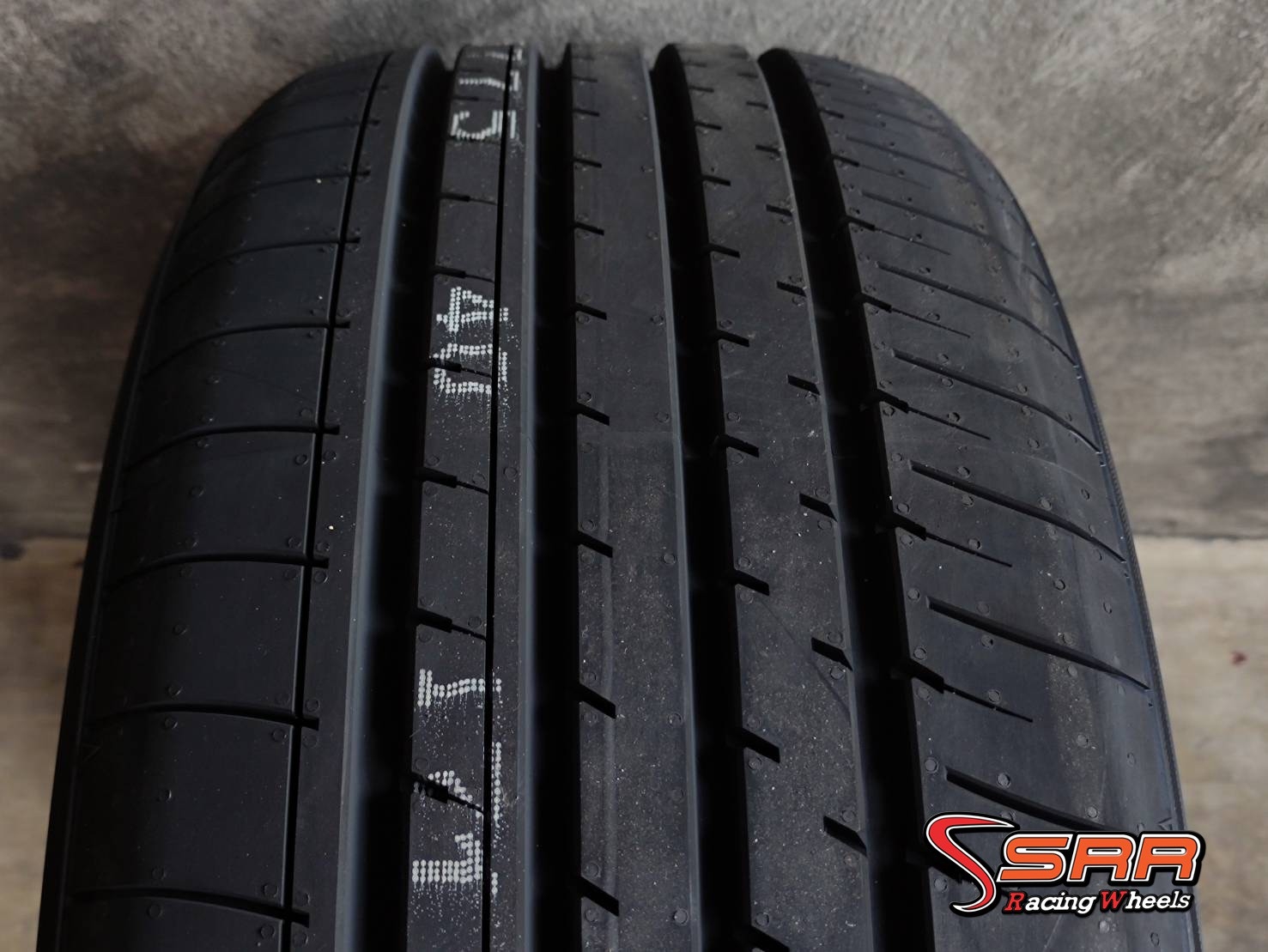 YOKOHAMA BluEarth-XT AE61 215/50R18 ยางใหม่ปี2021 ราคาพิเศษ