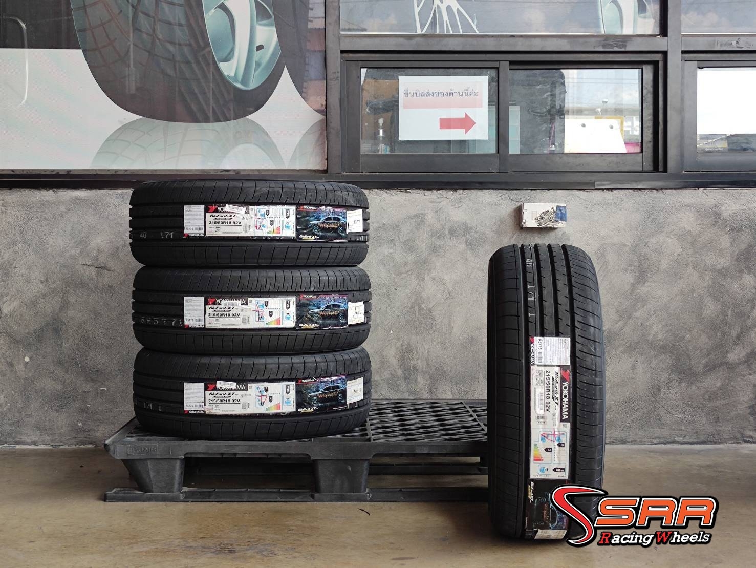 YOKOHAMA BluEarth-XT AE61 215/50R18 ยางใหม่ปี2021 ราคาพิเศษ