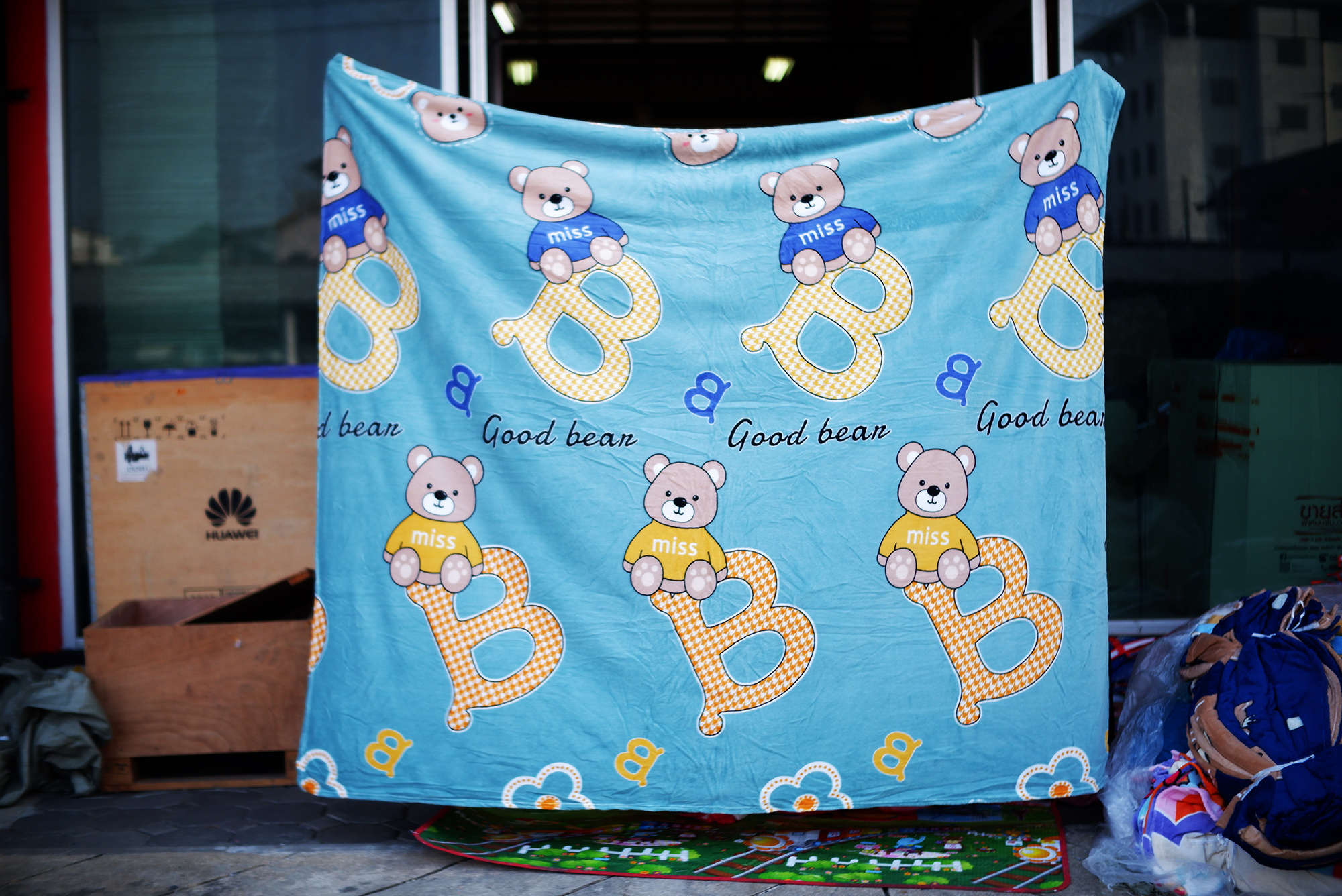 ผ้าห่มนาโน 6 ฟุตลายการ์ตูนเย็บขอบธรรมดา (12ผืนคละลาย)