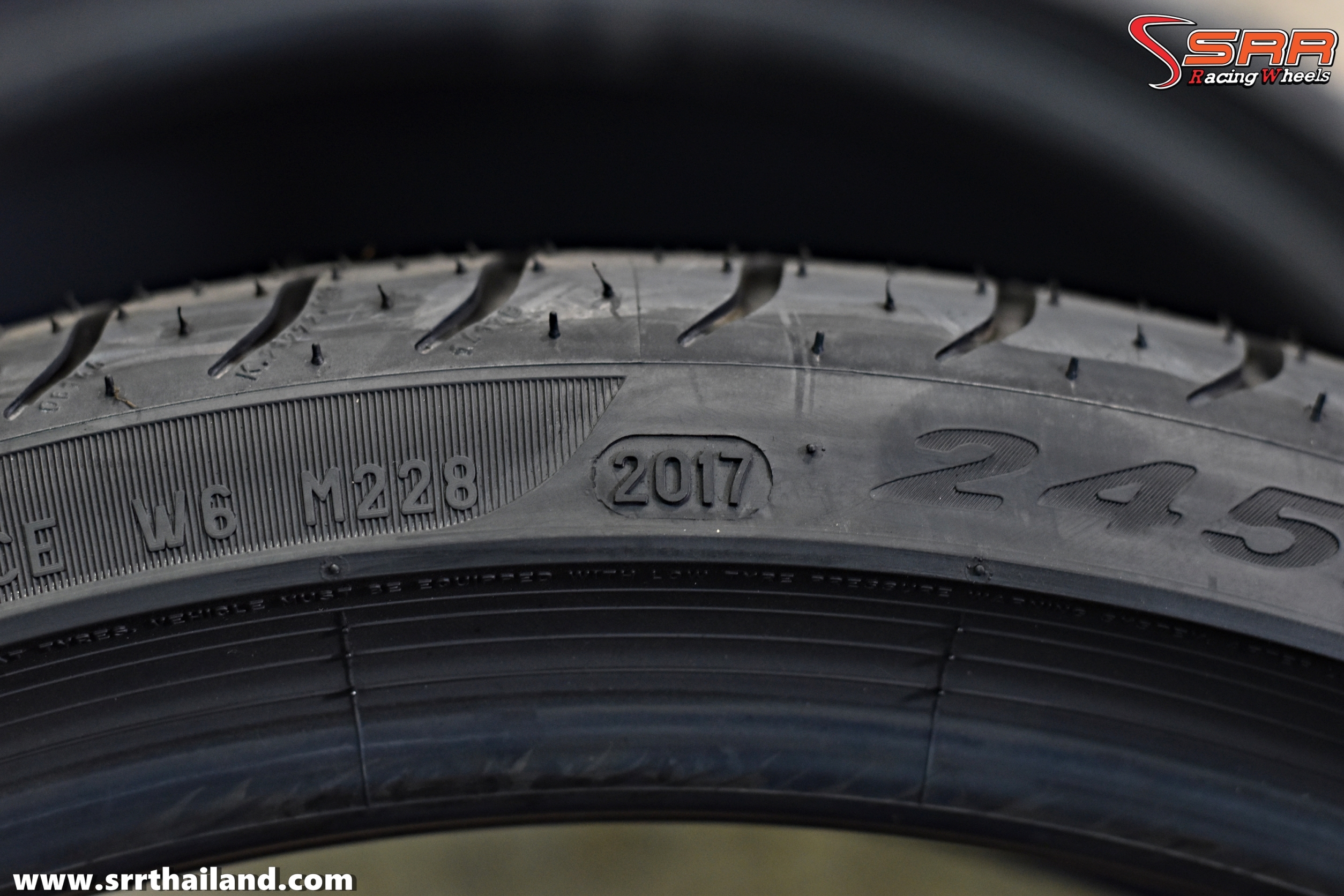 PIRELLI P ZERO R-F RUNFLAT 245/30R19 ยางรันแฟลท ลดราคาพิเศษ