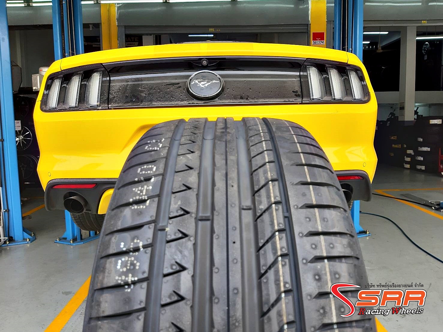 PIRELLI DRAGON SPORT 245/40R19 ยางสปอร์ต ปี19 ราคาพิเศษ