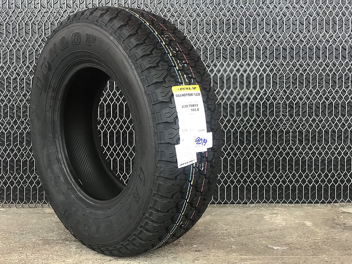 DUNLOP TG30 235/70R15 ยางปี19 เส้นละ 3,250 บาท