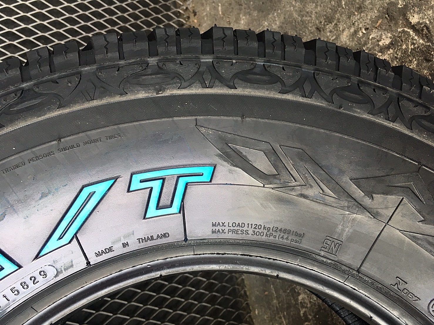 MAXXIS AT700 265/70R16 ยางใหม่ปี19 ราคาพิเศษ