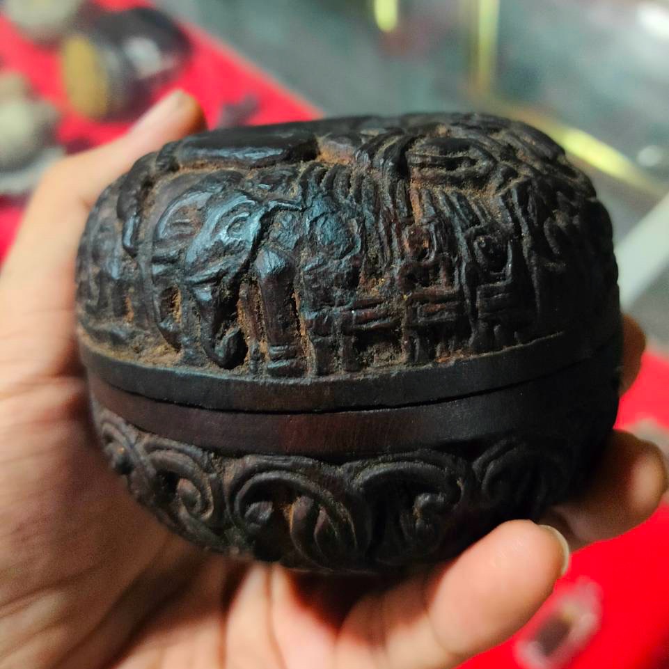 สีผึ้งช้างผสมโขง ใช้ช้างพลายกวนสีผึ้ง 63 เชือกสูตรตำราเขมร