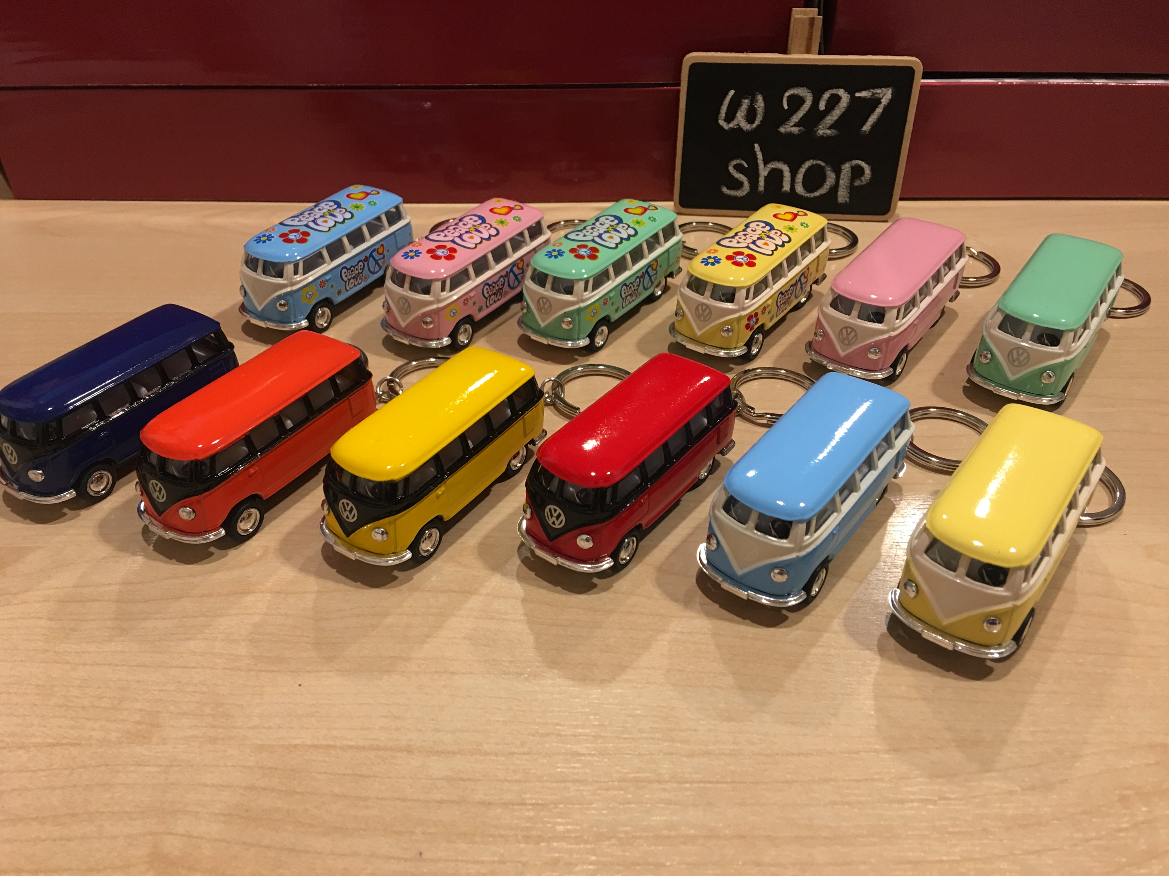 พวงกุญแจ โมเดลรถเหล็ก โฟล์คตู้ 1962 Volkswagen Classical Bus scale 1:64 ขนาด 2.5 นิ้ว กดลาน (ปลีก-ส่ง)