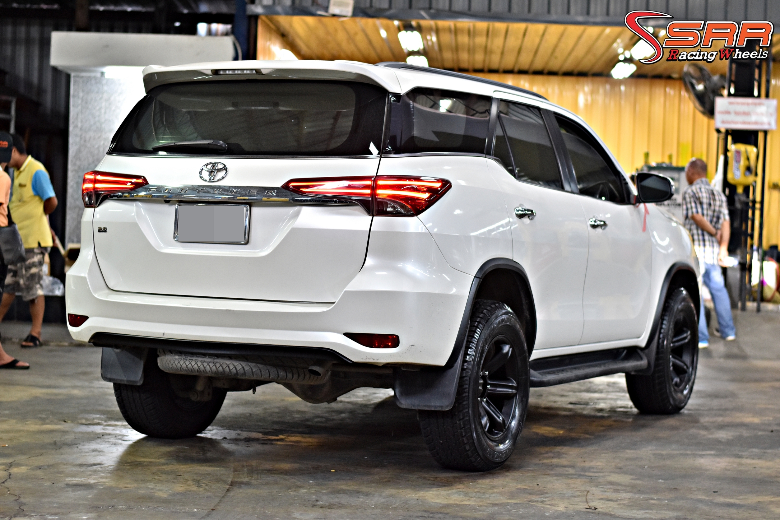 ล้อเล็บเหยี่ยว PARODI RHINO ขอบ17 6H139.7 ET0 สีดำด้าน ราคาพิเศษ