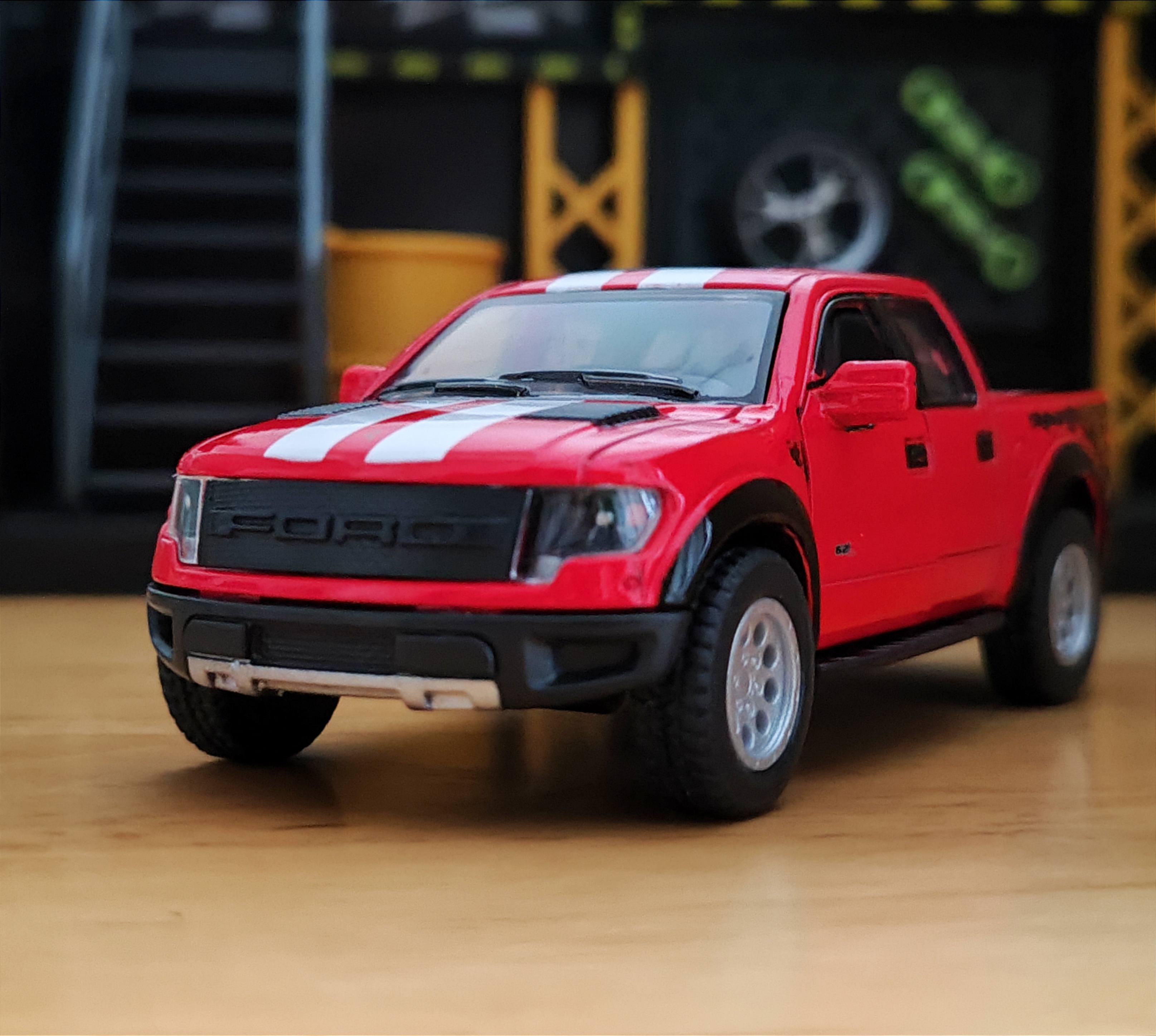 2013 Ford F-150 SVT Raptor SuperCrew โมเดลรถเหล็ก รถกระบะ Ford (ปลีก-ส่ง)