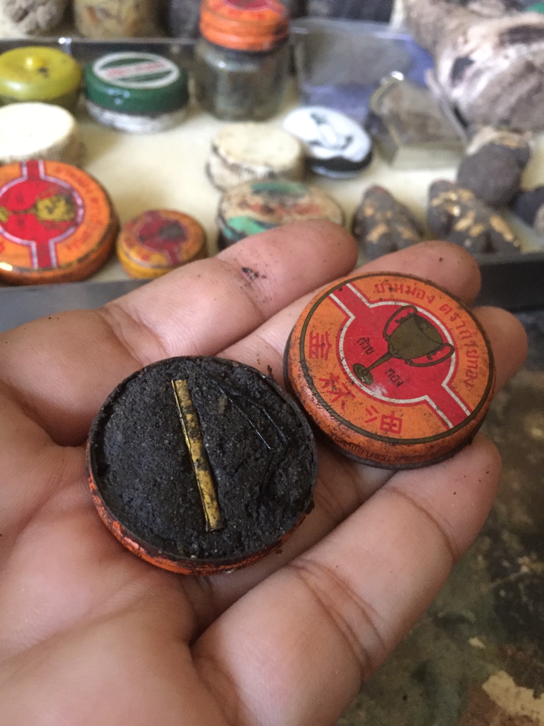 สีผึ้งพรายแม่น้ำฝน ฝังตะกรุด อาจารย์เปล่ง บุญยืน