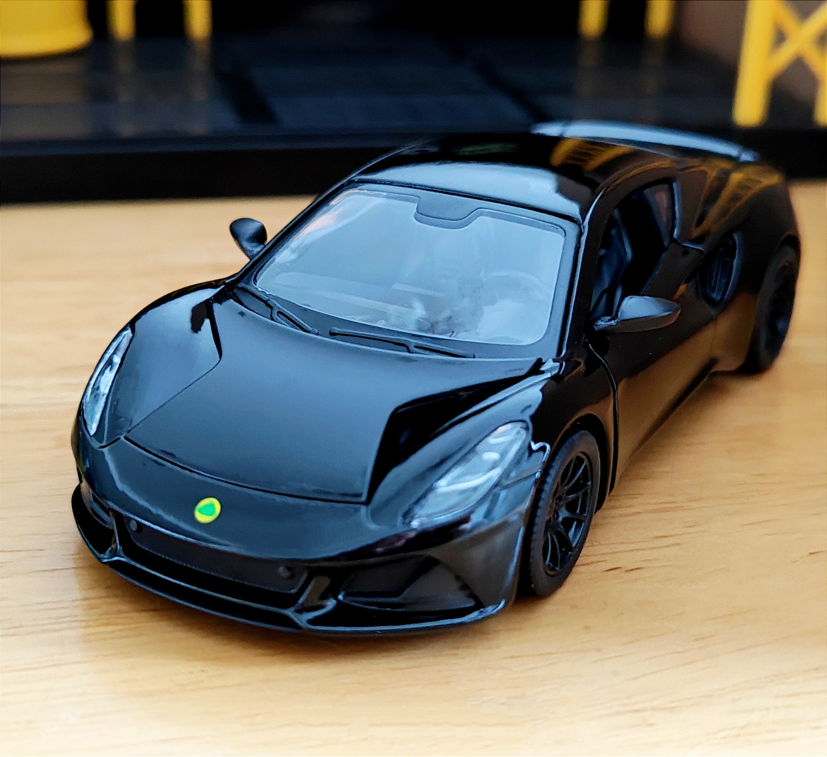 โมเดลรถเหล็ก Lotus Emira (ปลีก-ส่ง)