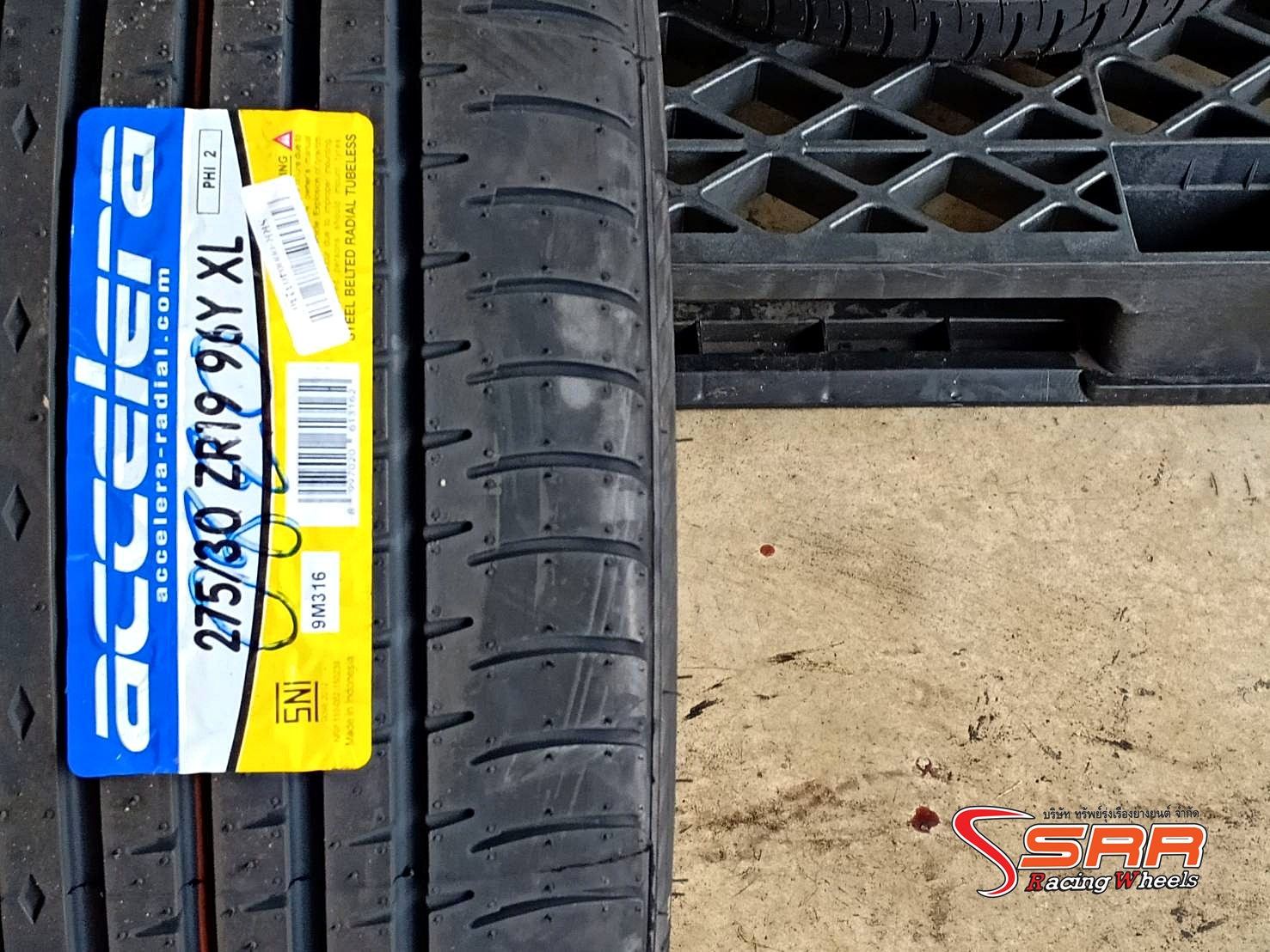 ACCELERA PHI-2 275/30ZR19 ยางปี20 ราคาพิเศษ เส้นละ 4,500 บาท