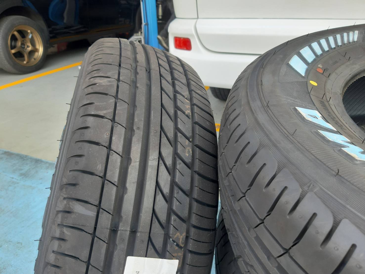 YOKOHAMA PARADA PA03 215/70R15 ยางขอบขาว ราคาพิเศษ