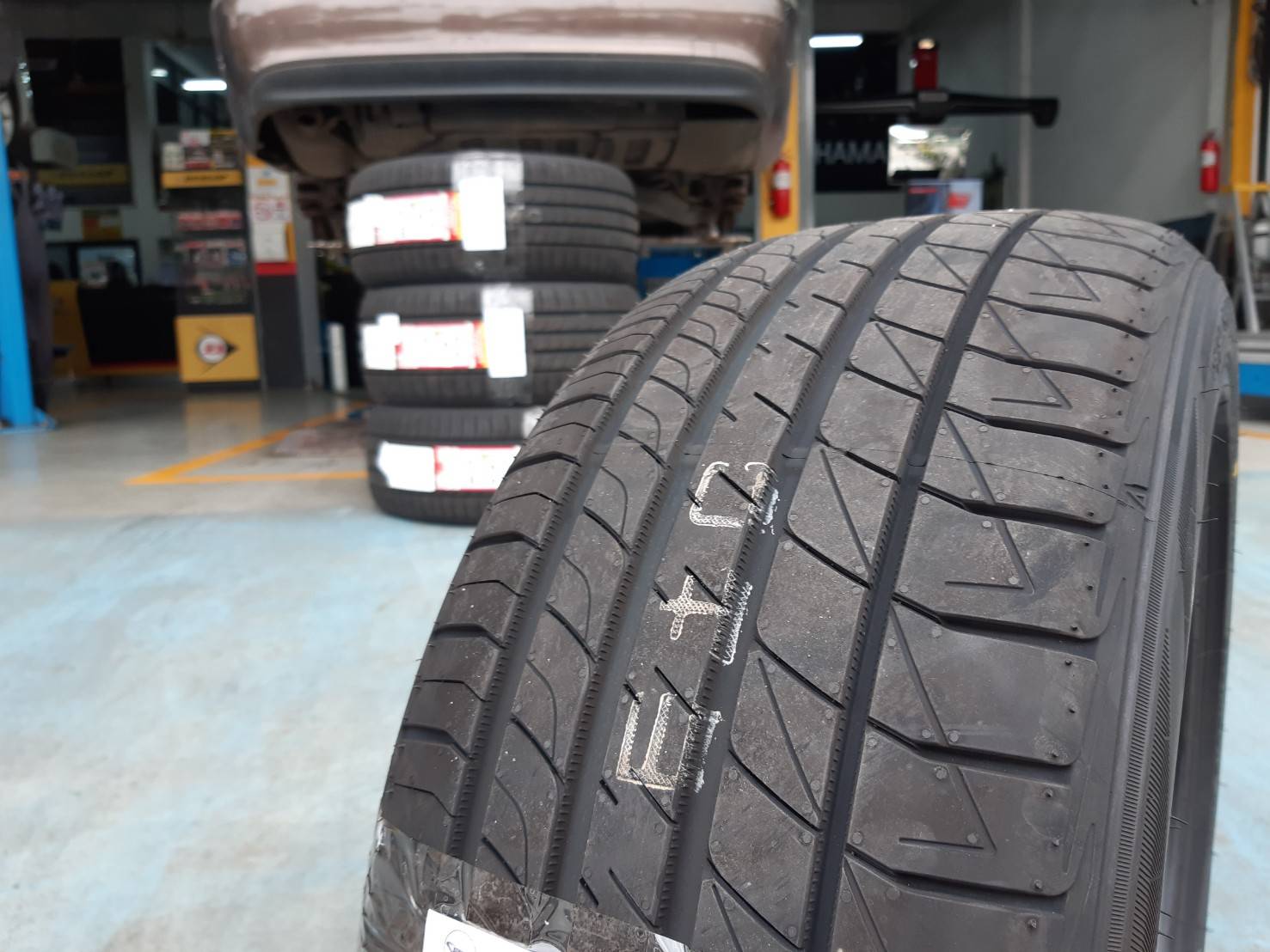 DUNLOP LM705 245/45R17 ยางใหม่ปี20 ยางญี่ปุ่น ราคาพิเศษ
