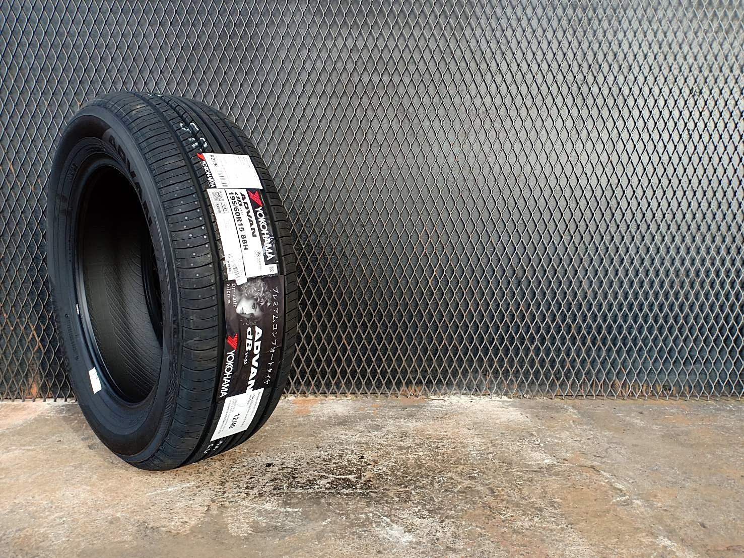 YOKOHAMA ADVAN dB V552 195/60R15 ยางปี19 ลดราคาพิเศษ