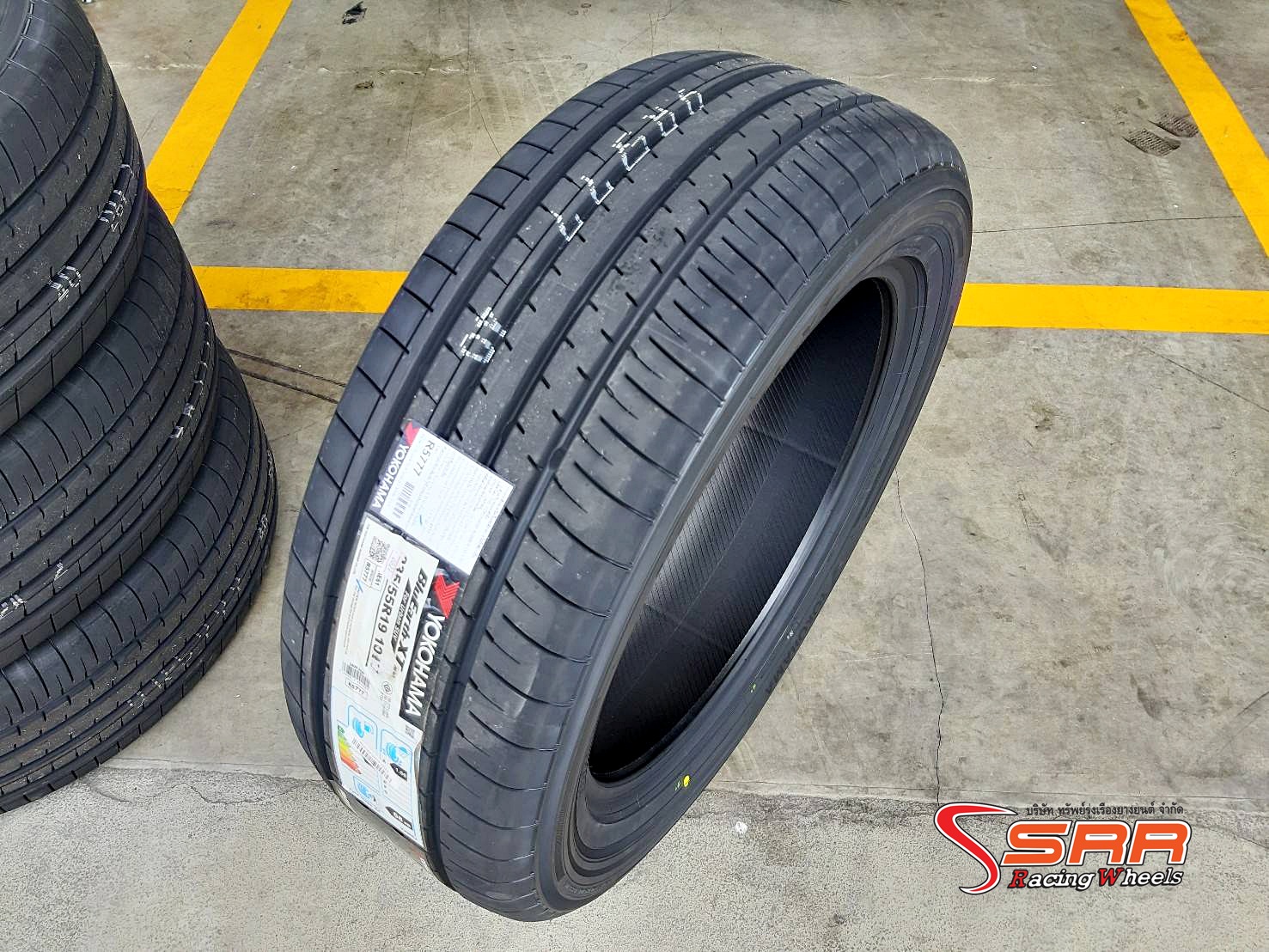 YOKOHAMA BluEarth-XT AE61 235/55R19 ยางใหม่ปี2021 ราคาพิเศษ