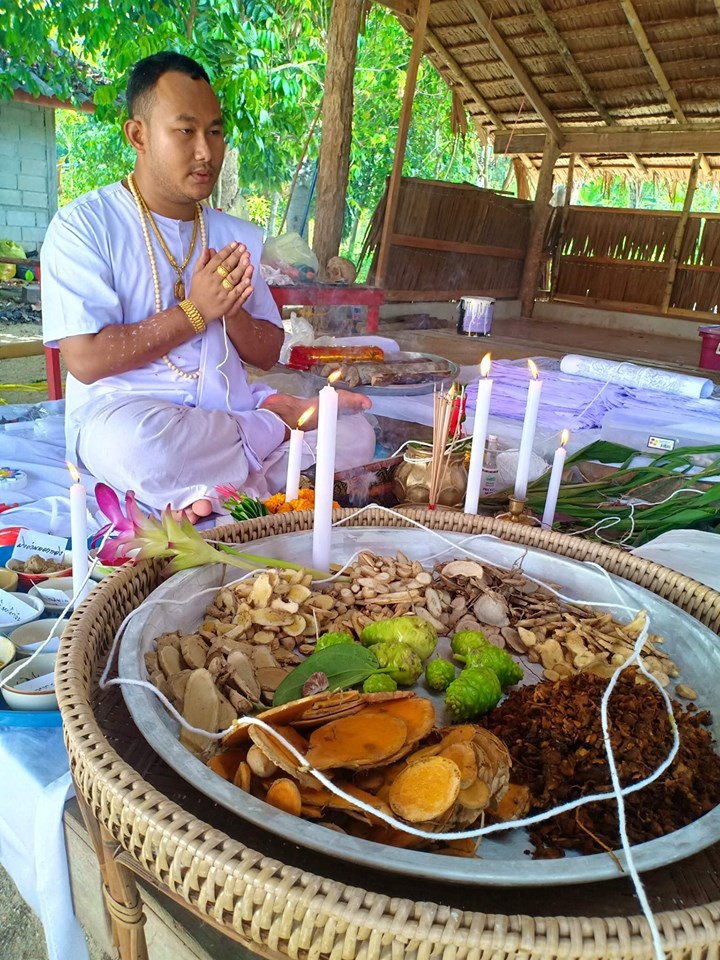 ผ้ายันต์เจ็ดนารีพันหลัก