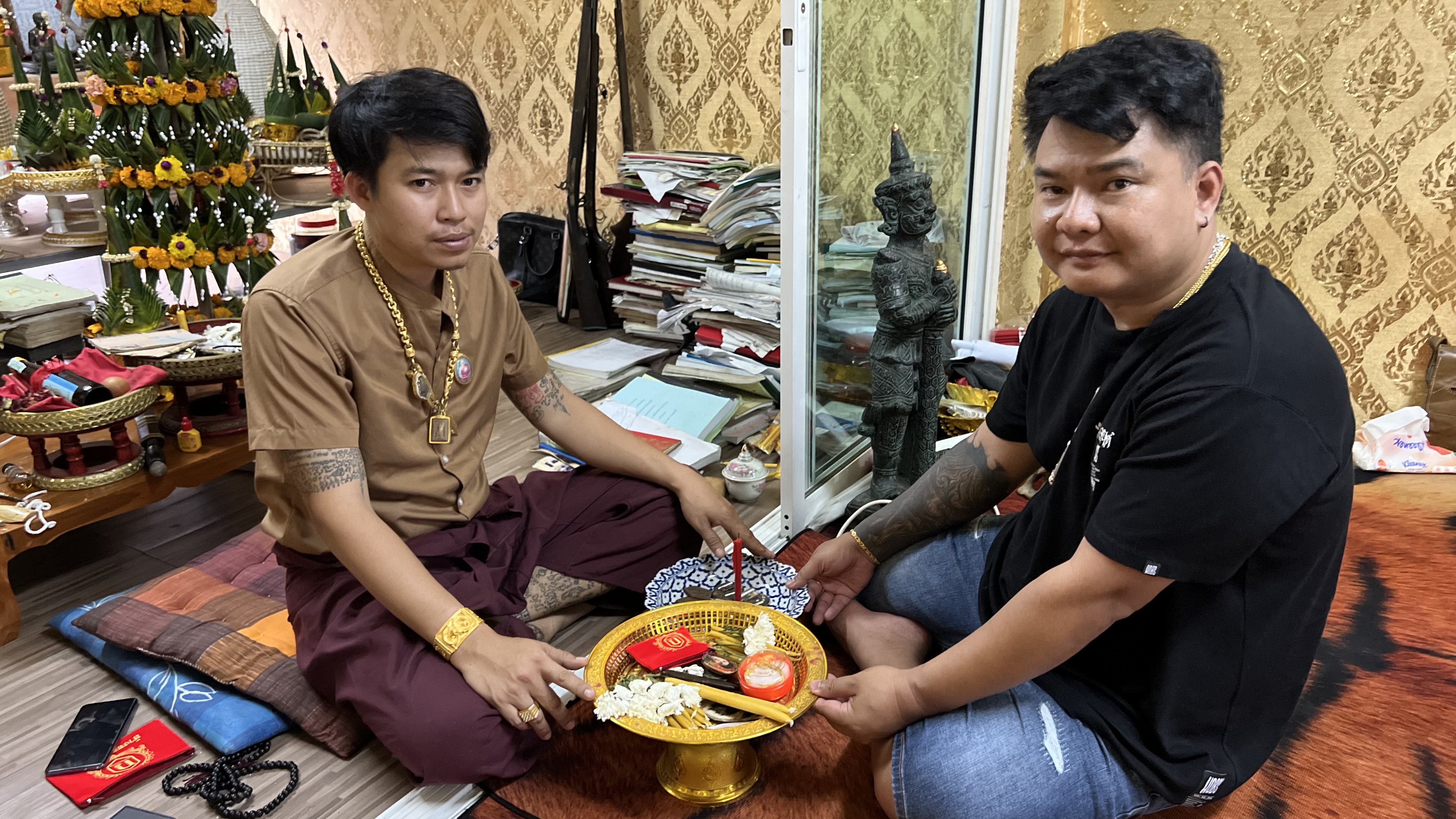 ล็อคเก็ตขุนแผน อาจารย์ เวียง ขุนแผน รวมยันต์สายแห่พระเจ้า