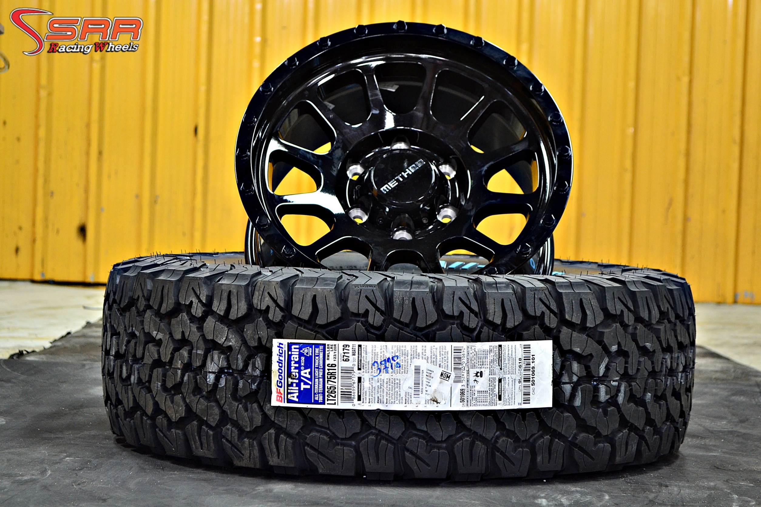 METHOO ขอบ16 พร้อมยาง BF KO2 265/75R16 ชุดละ 39,800 บาท