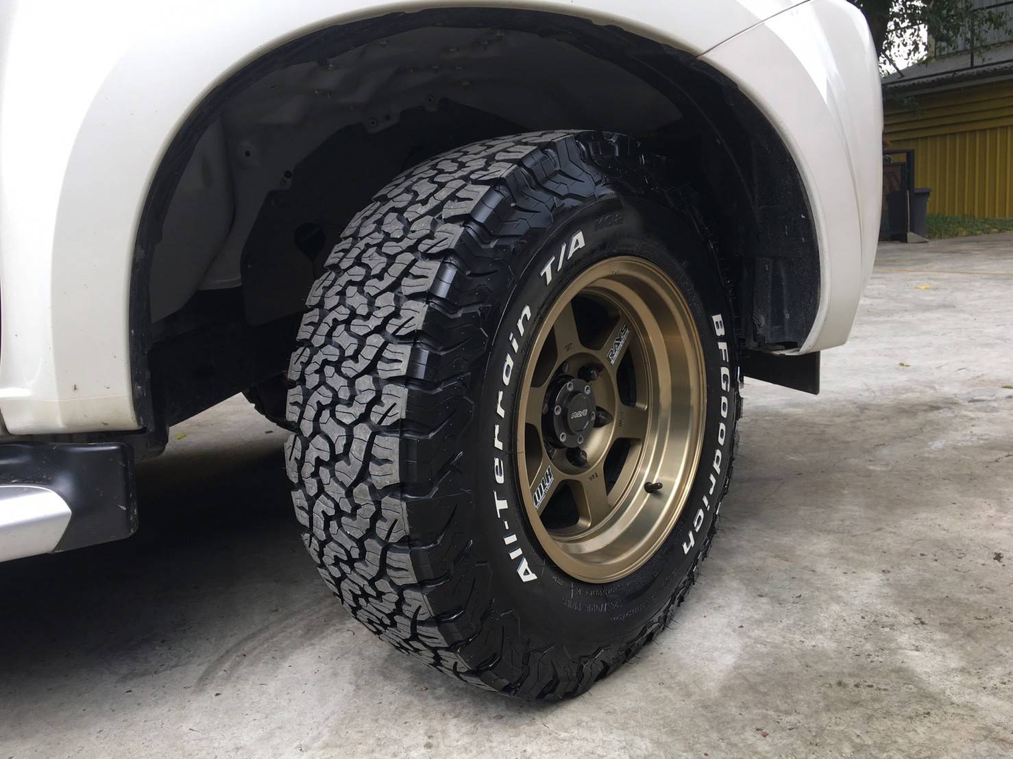 BFGoodrich All Terrain T/A KO2 265/70R16 ยางใหม่ปี20 ราคาพิเศษ