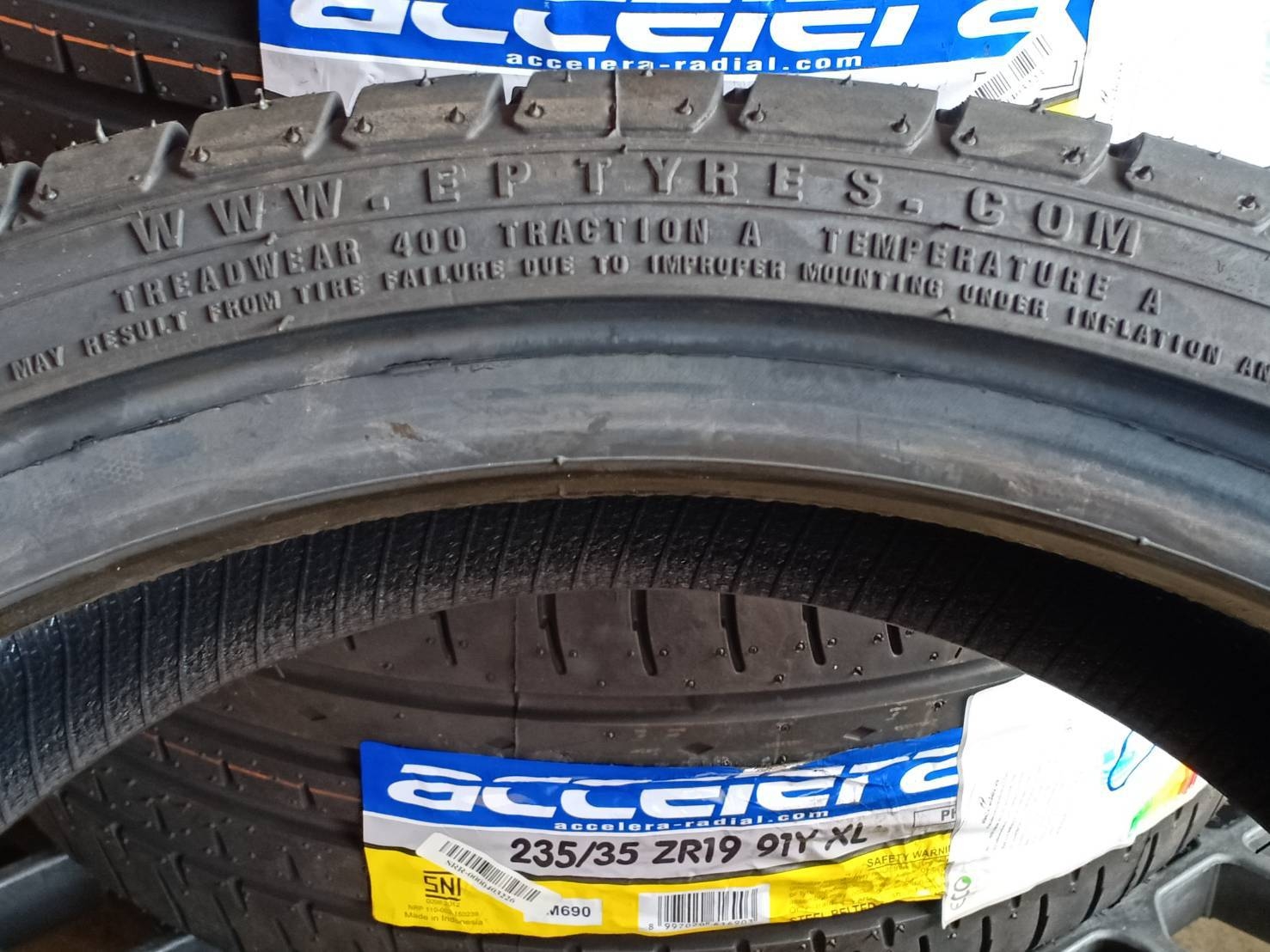 ACCELERA PHI 235/35ZR19 ยางปี20 ราคาพิเศษ เส้นละ 3,500 บาท