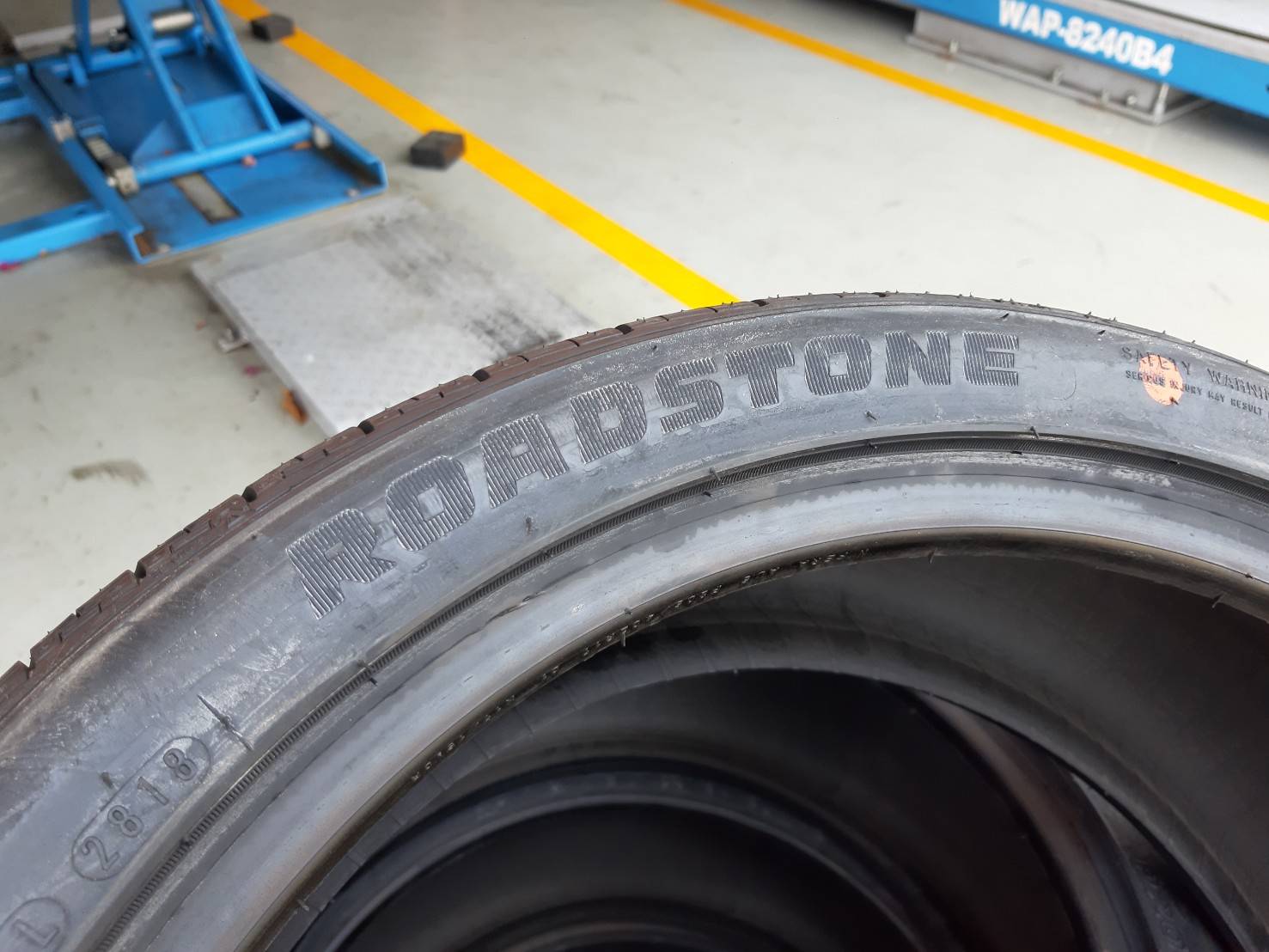 ROADSTONE NFERA AU5 205/40ZR17 ยางเกาหลี ซื้อ1แถม1