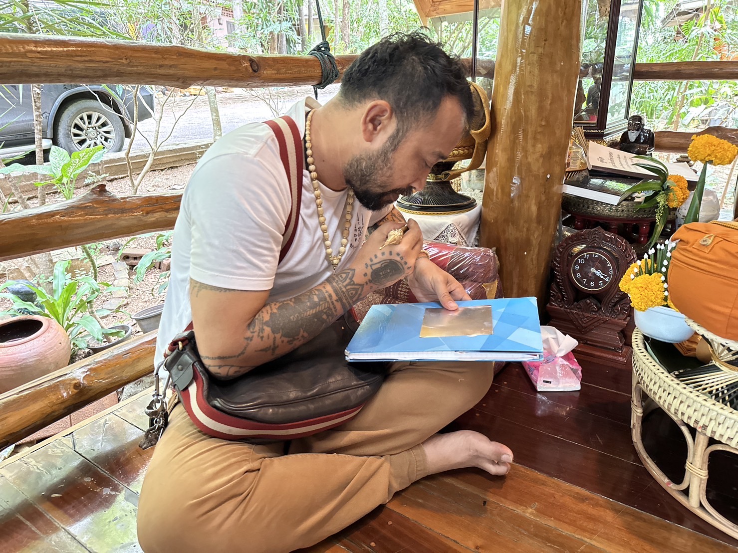 01/08/66 จารแผ่นยันต์สำหรับทำงั่ง อาจารย์เดี่ยว สำนักสักยันต์เข็มเสน่ห์บูรพา