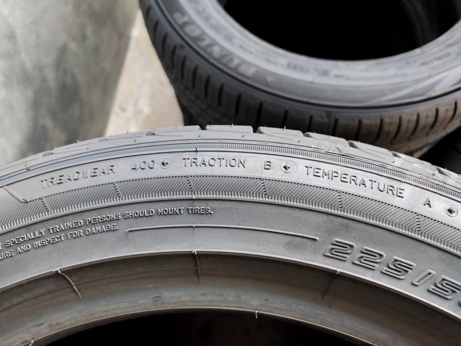 DUNLOP LM705 225/50R17 ยางใหม่ปี19 ราคาพิเศษ