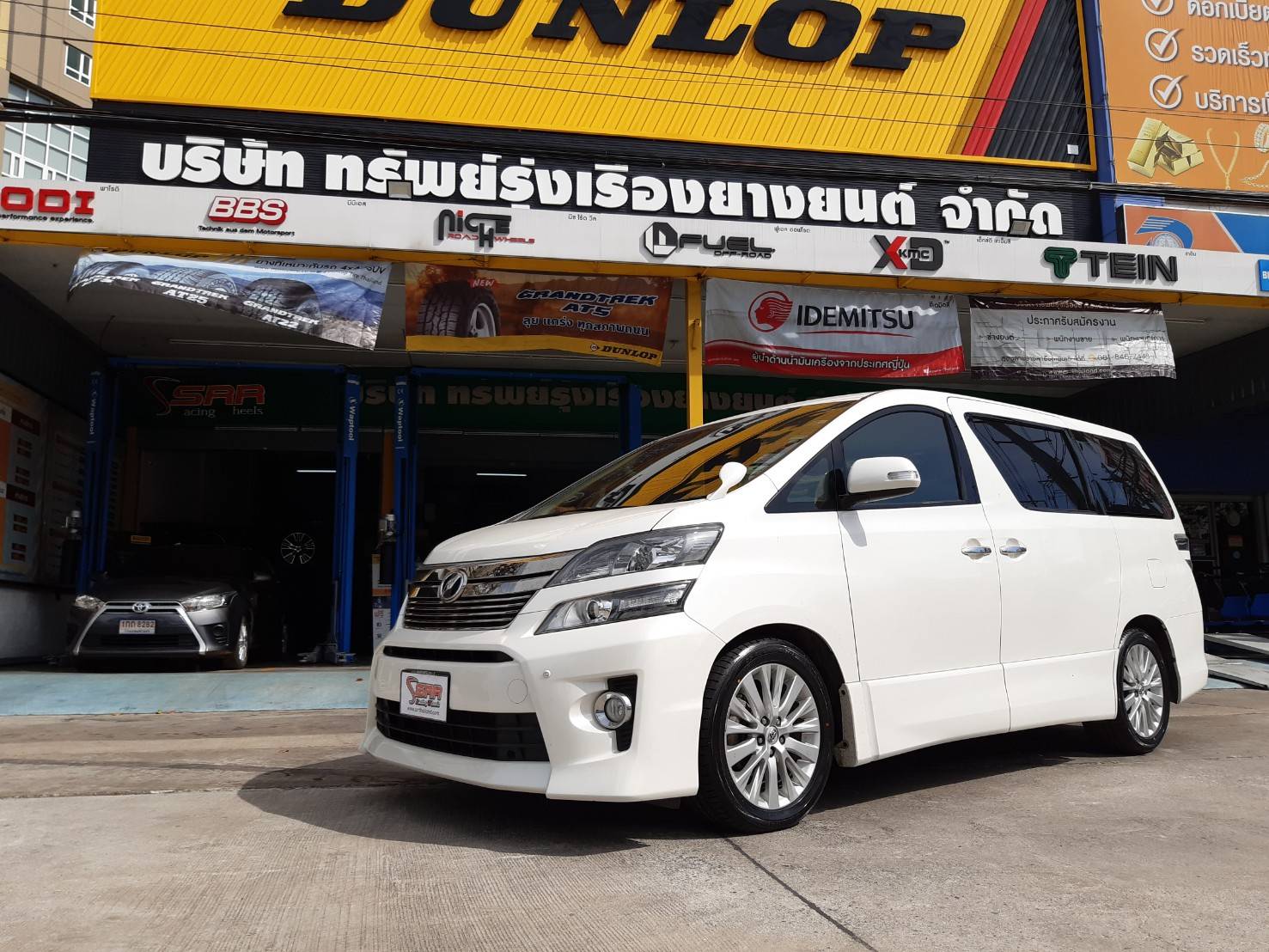 DUNLOP LM705 235/50R18 ยางญี่ปุ่นปี19 ลดราคาพิเศษ