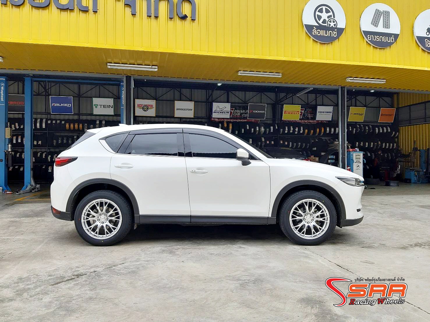 YOKOHAMA BluEarth-XT AE61 235/55R19 ยางใหม่ปี2021 ราคาพิเศษ