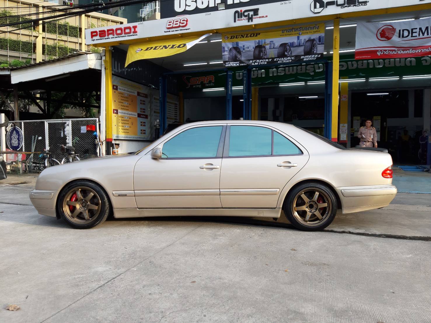 DUNLOP LM705 235/45ZR17 ยางใหม่ปี19 ลดราคาพิเศษ