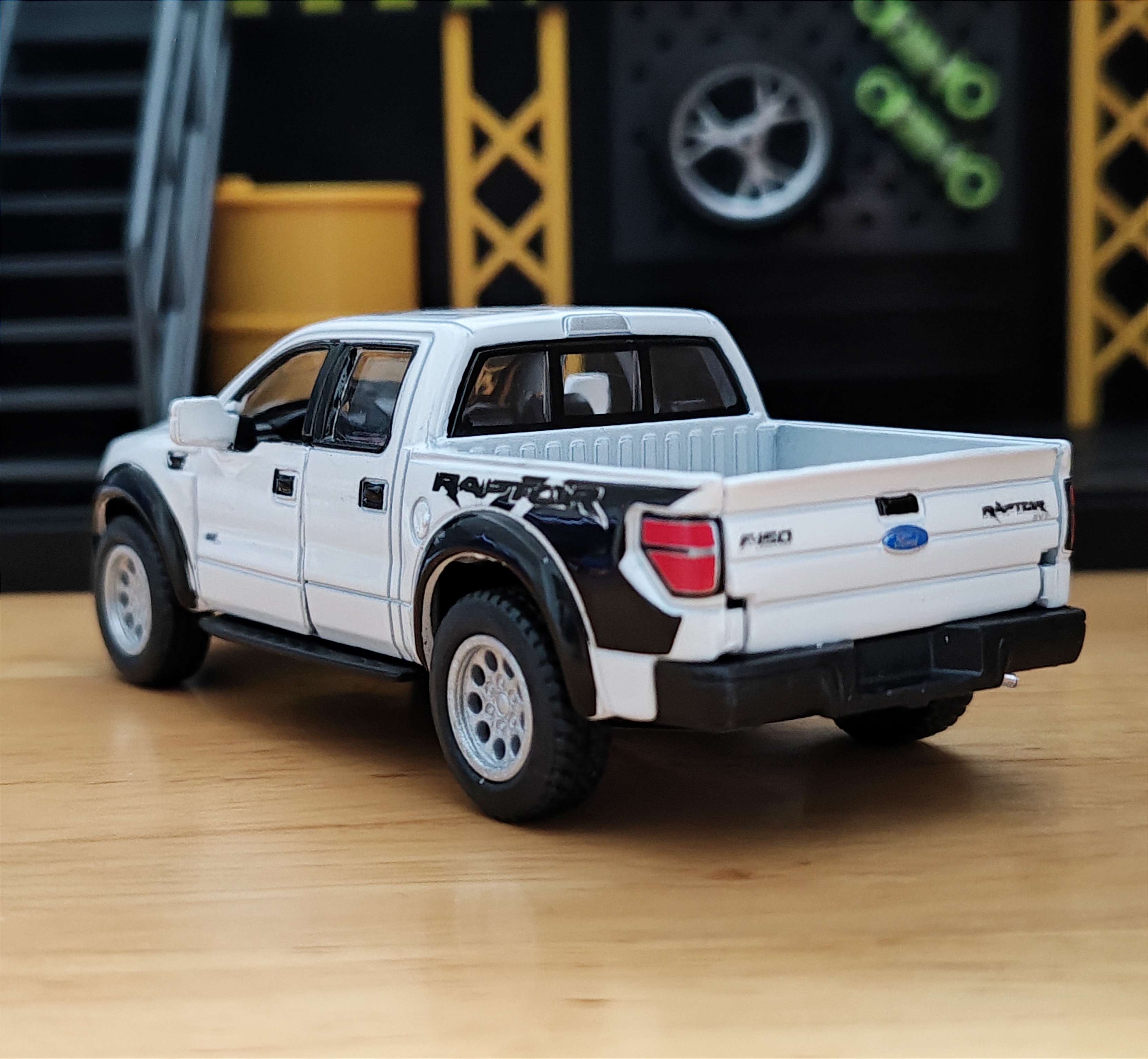 2013 Ford F-150 SVT Raptor SuperCrew โมเดลรถเหล็ก รถกระบะ Ford (ปลีก-ส่ง)