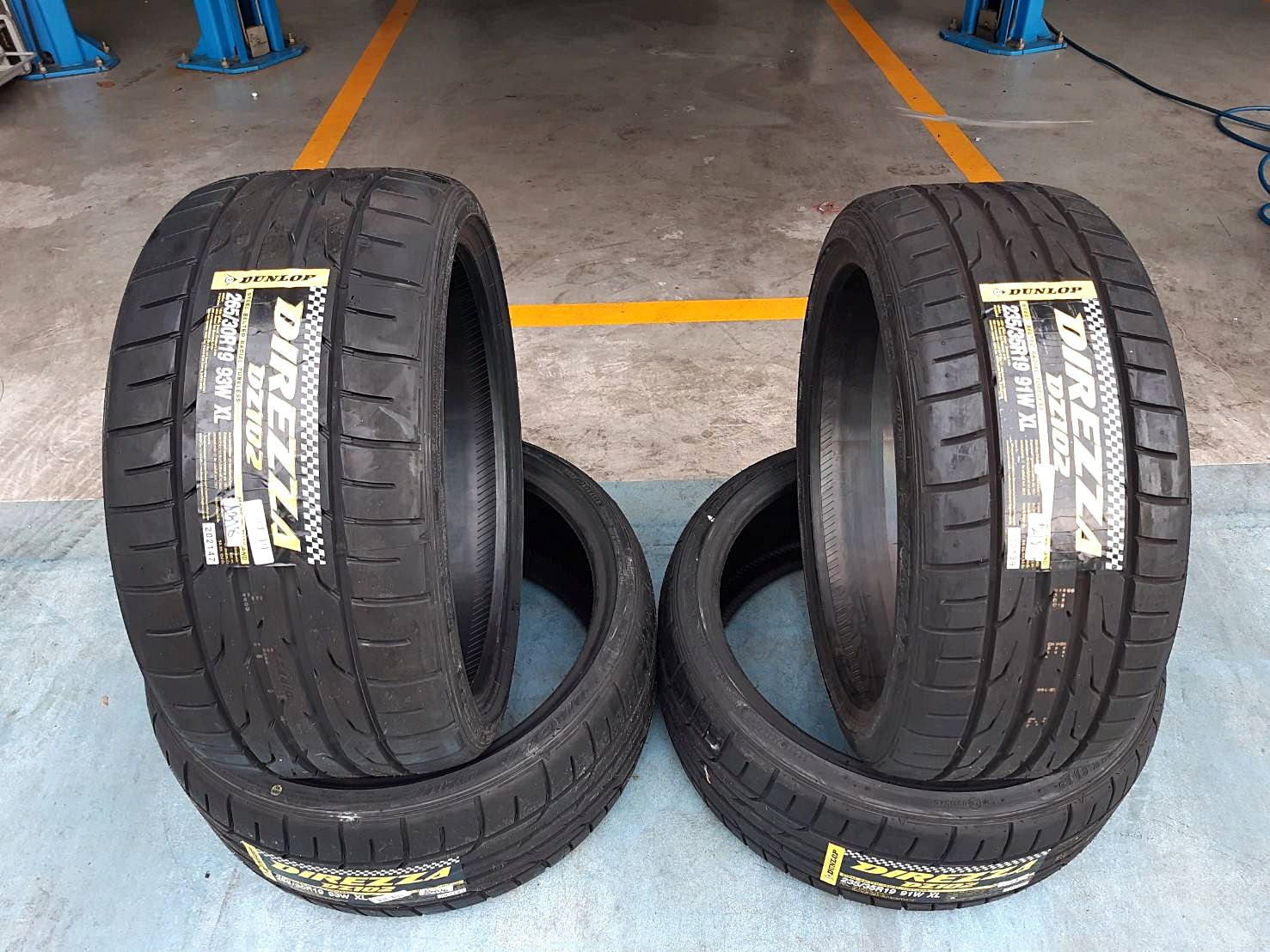 DUNLOP DZ102 235/35R19 ยางใหม่ปี18 ลดราคาพิเศษ
