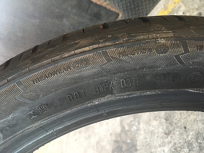 CONTINENTAL CrossContact UHP NO 295/35R21